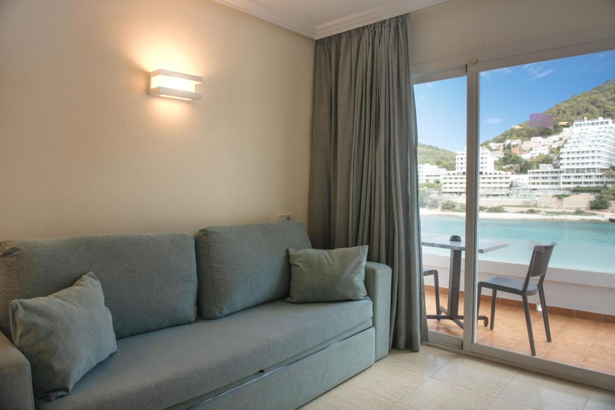 Apartahotel El Pinar Cala Llonga (Ibiza)