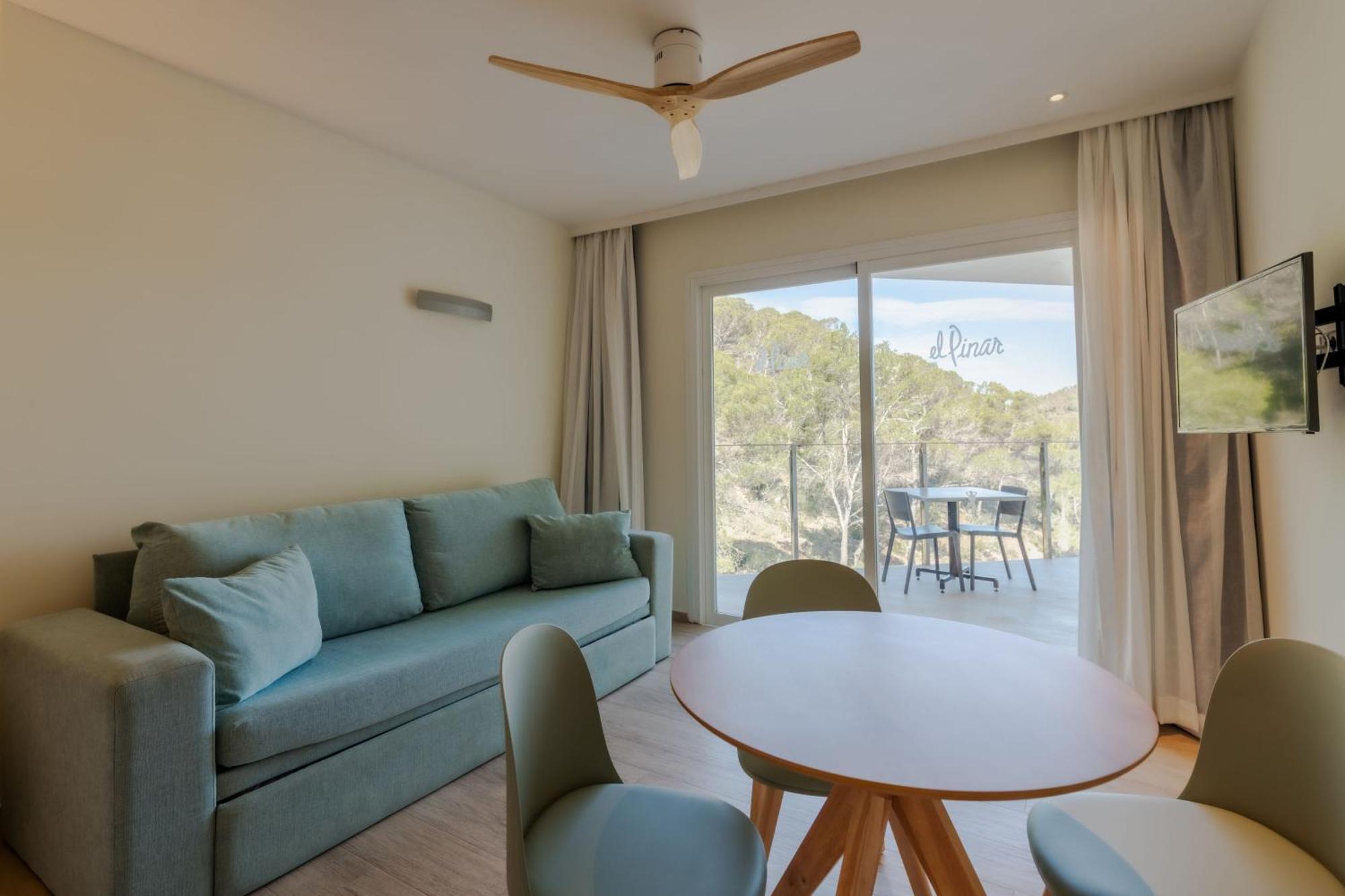 Apartahotel El Pinar 3*