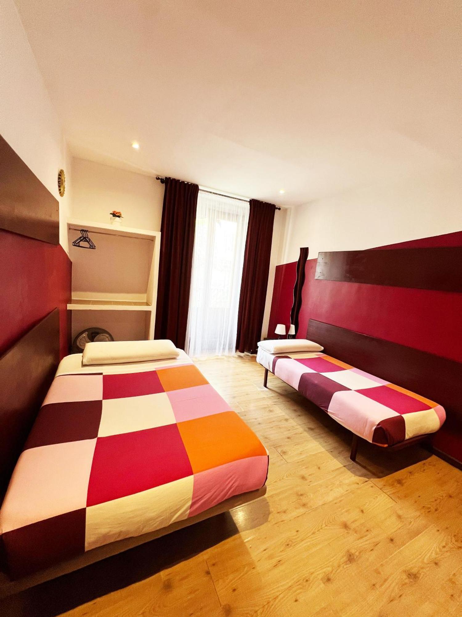 La Casa De La Plaza Guest house Madrid