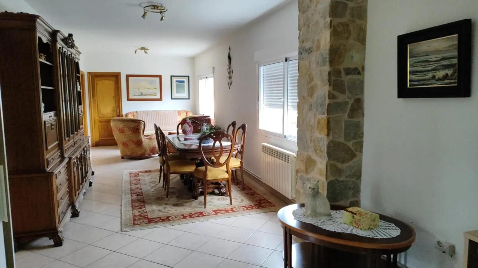 Spacious House With Garden In - Family-friendly *