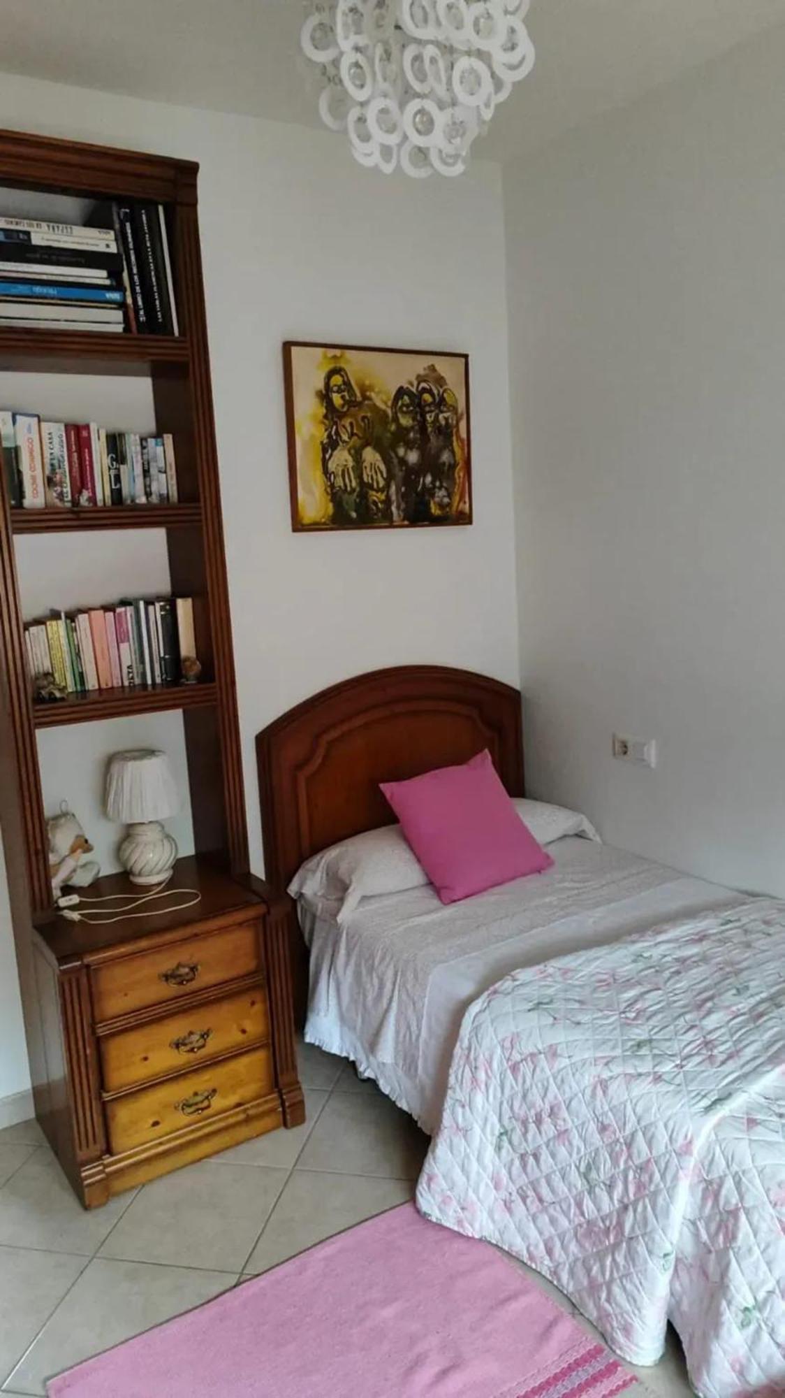 Сasa de vacaciones Spacious House With Garden In - Family-friendly