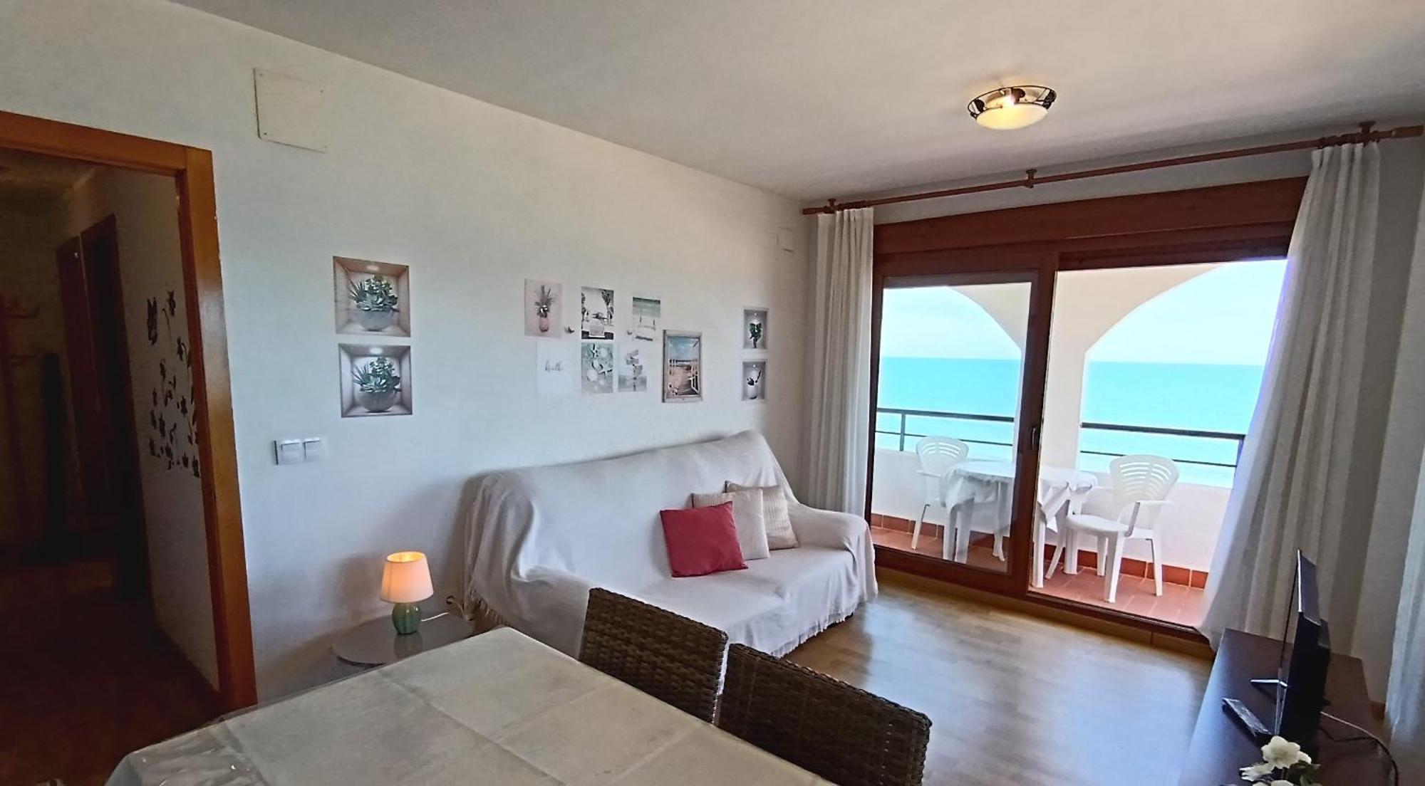 Benedicto Xiii: Beachfront With Parking & Modern Amenities