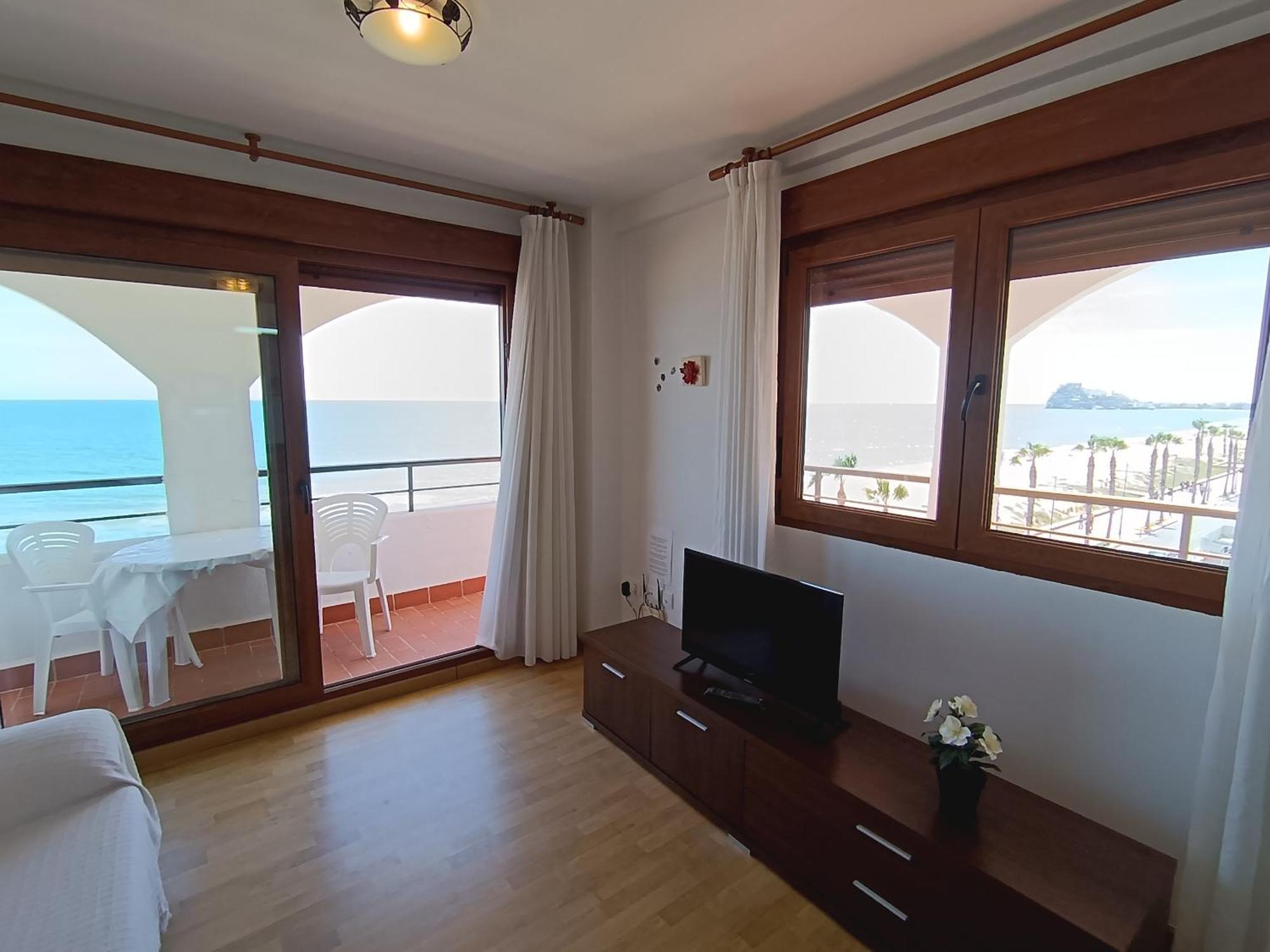 Benedicto Xiii: Beachfront With Parking & Modern Amenities * Peniscola