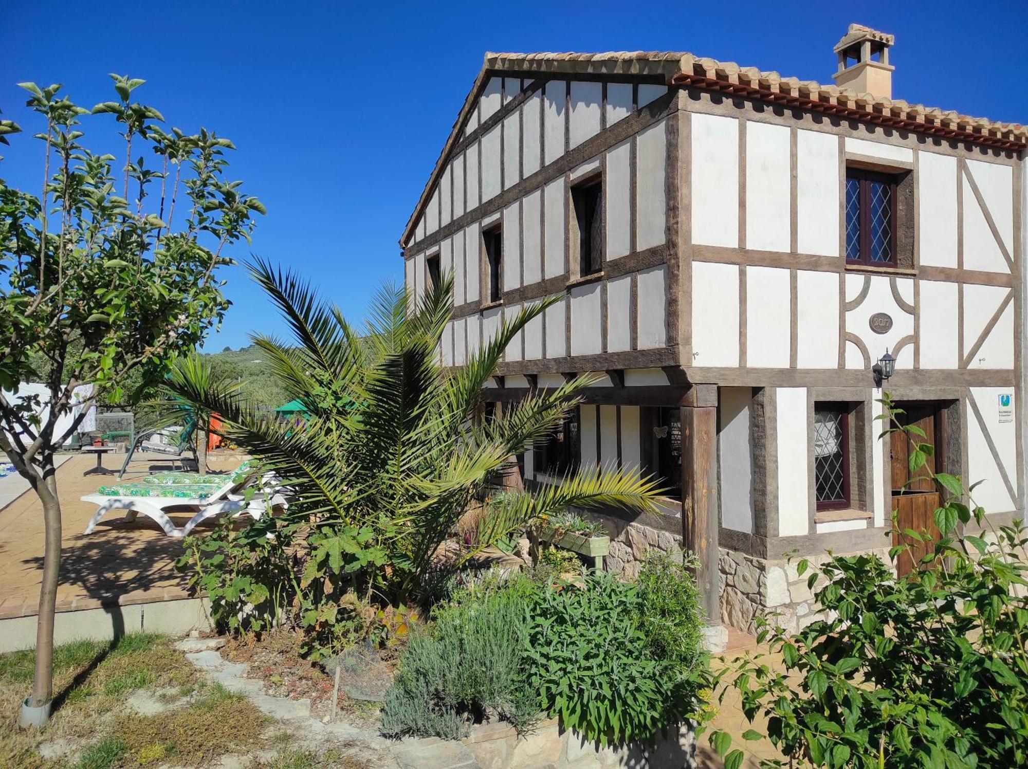Marrojas, Secluded Tudor Country * Algarinejo