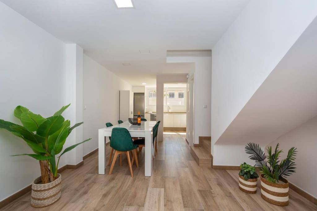 Golden Glow With Ac And Pool Apartamento *