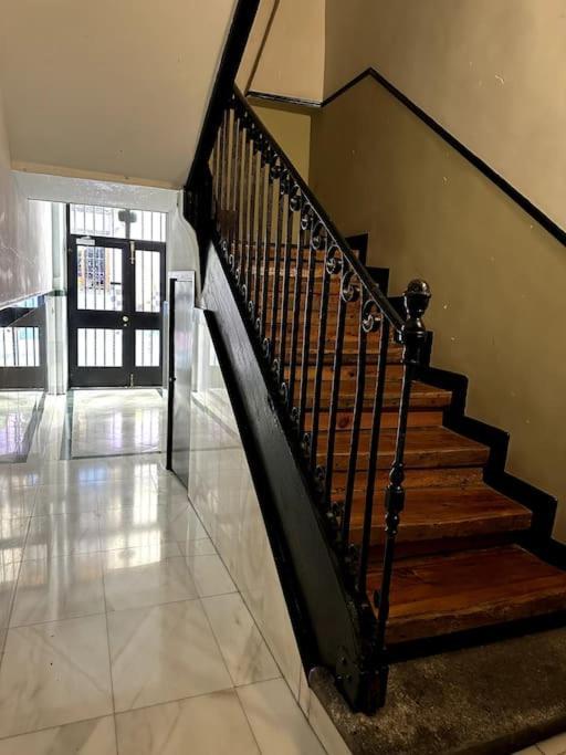 Centrico Y Tranquilo Apartamento