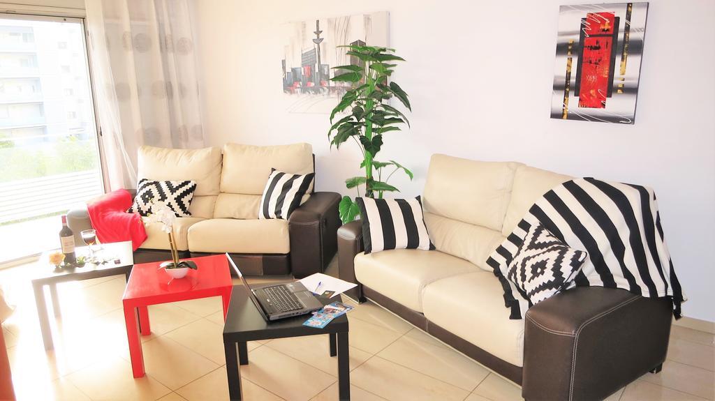 Alexandra's Beach-port Apartment