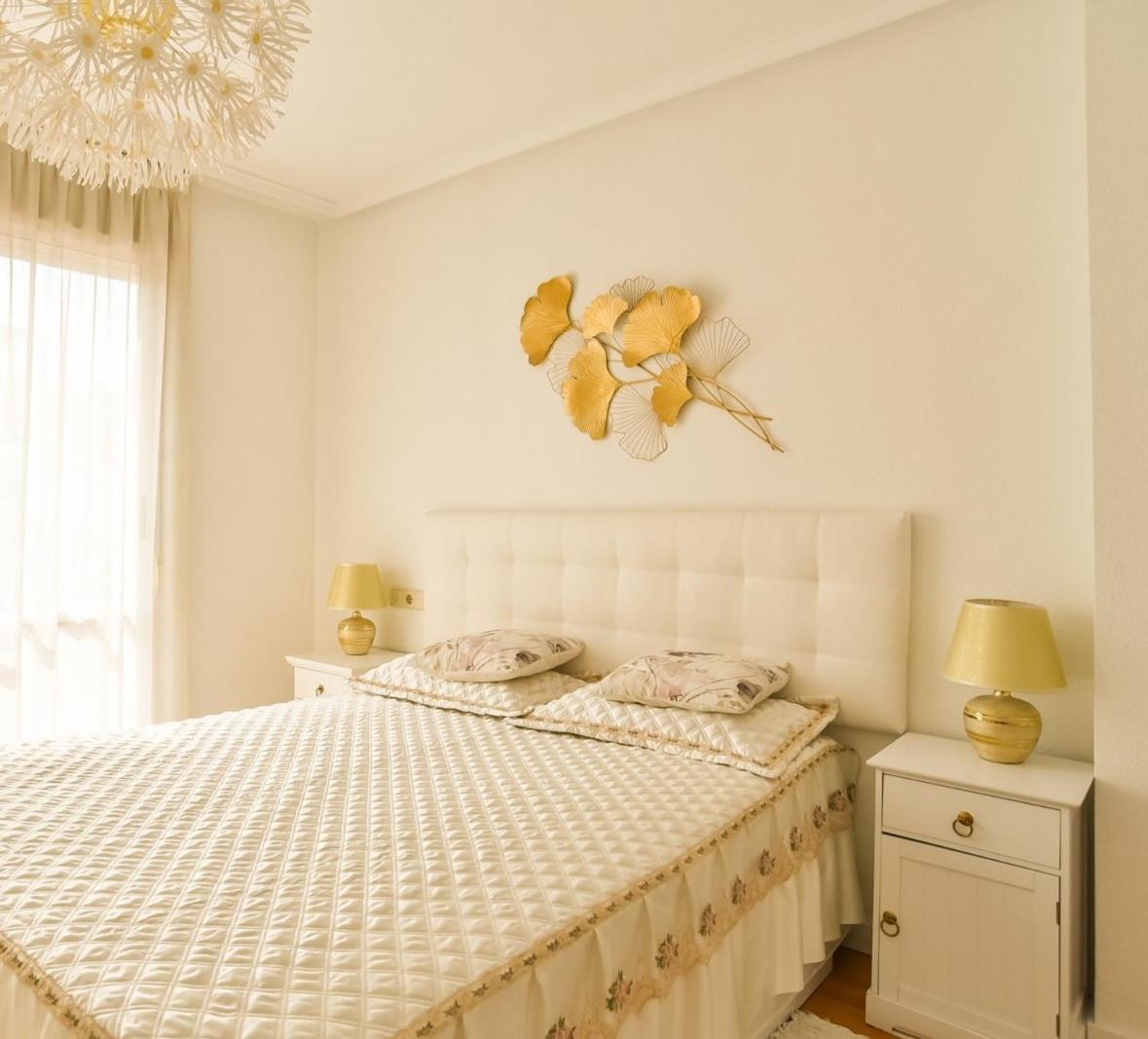 Apartamento Atico Con 2 Garaje Y Piscina Torrevieja