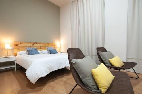 Guest house Triana 103 & *