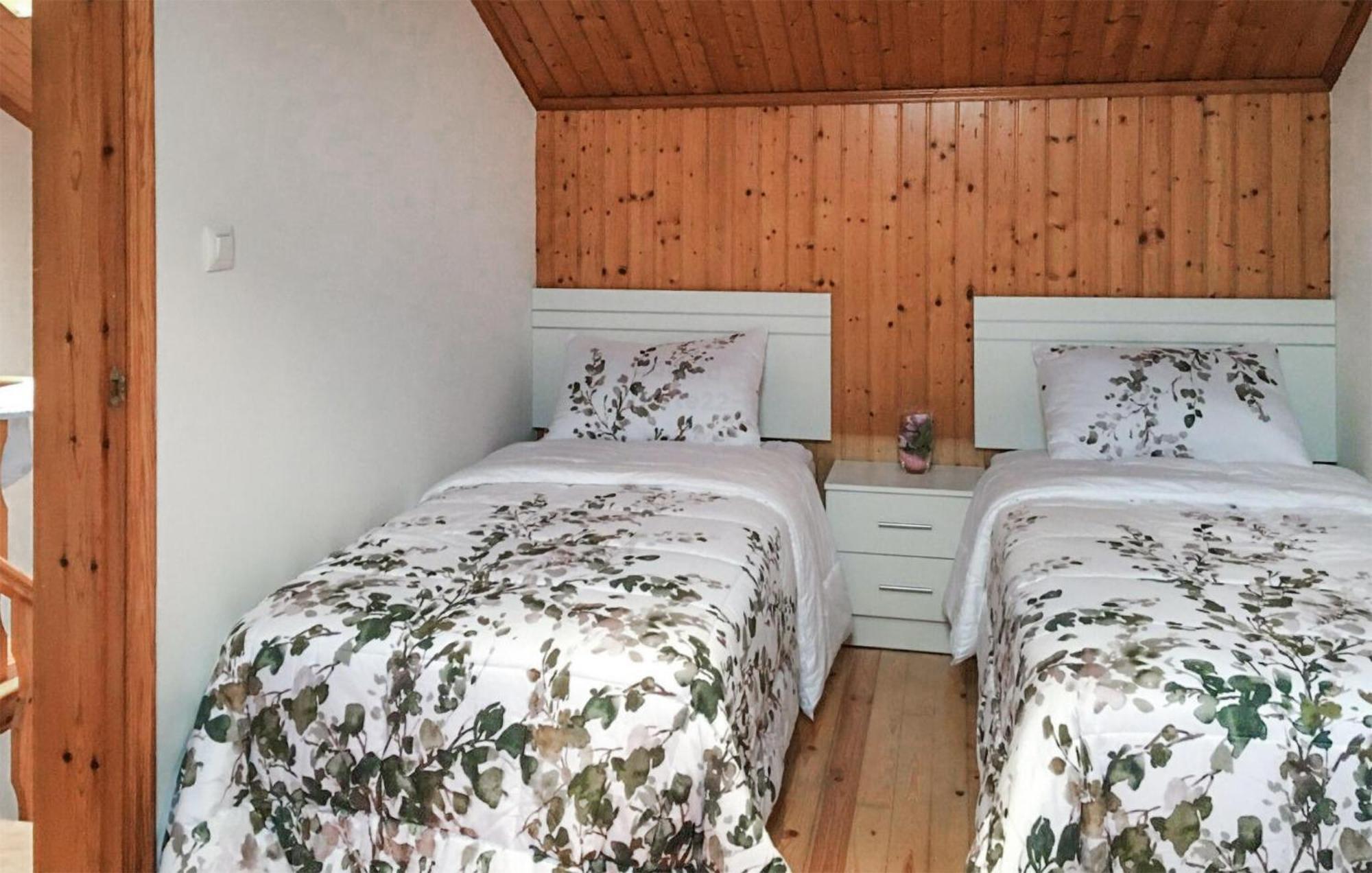 Сasa de vacaciones 4 Bedroom Beautiful In Ortigueira Porto de Espasante