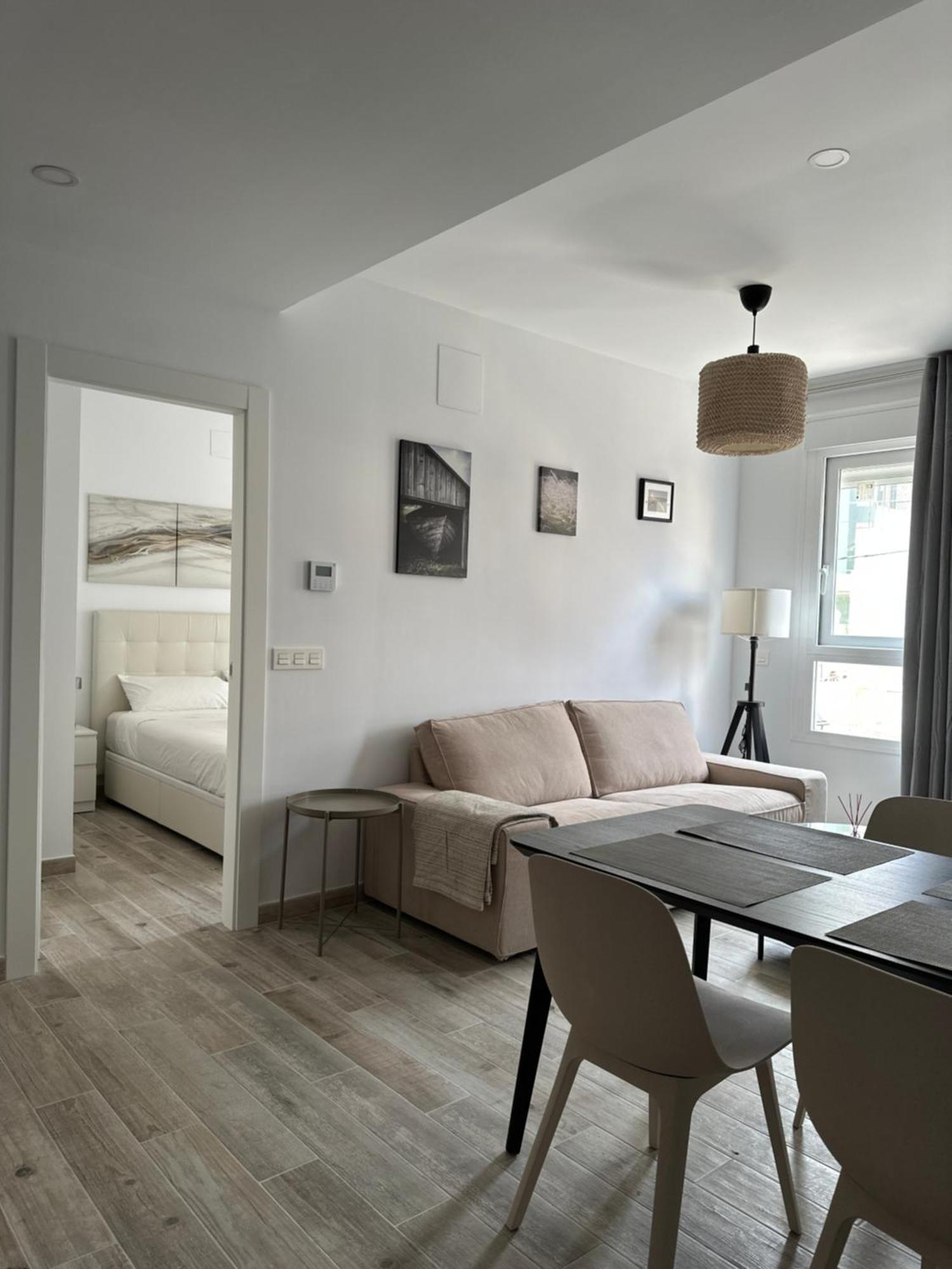 En Apartment *