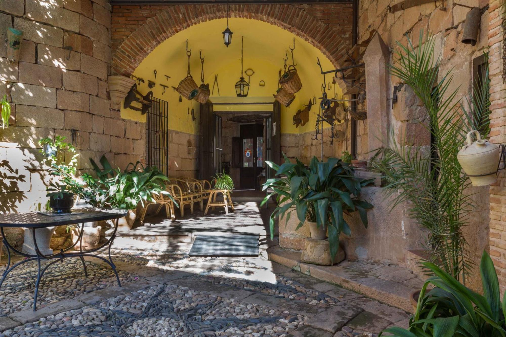 Palacio Guzmanes Hotel