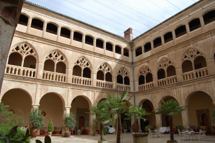 Hospederia Del Real Monasterio 2*