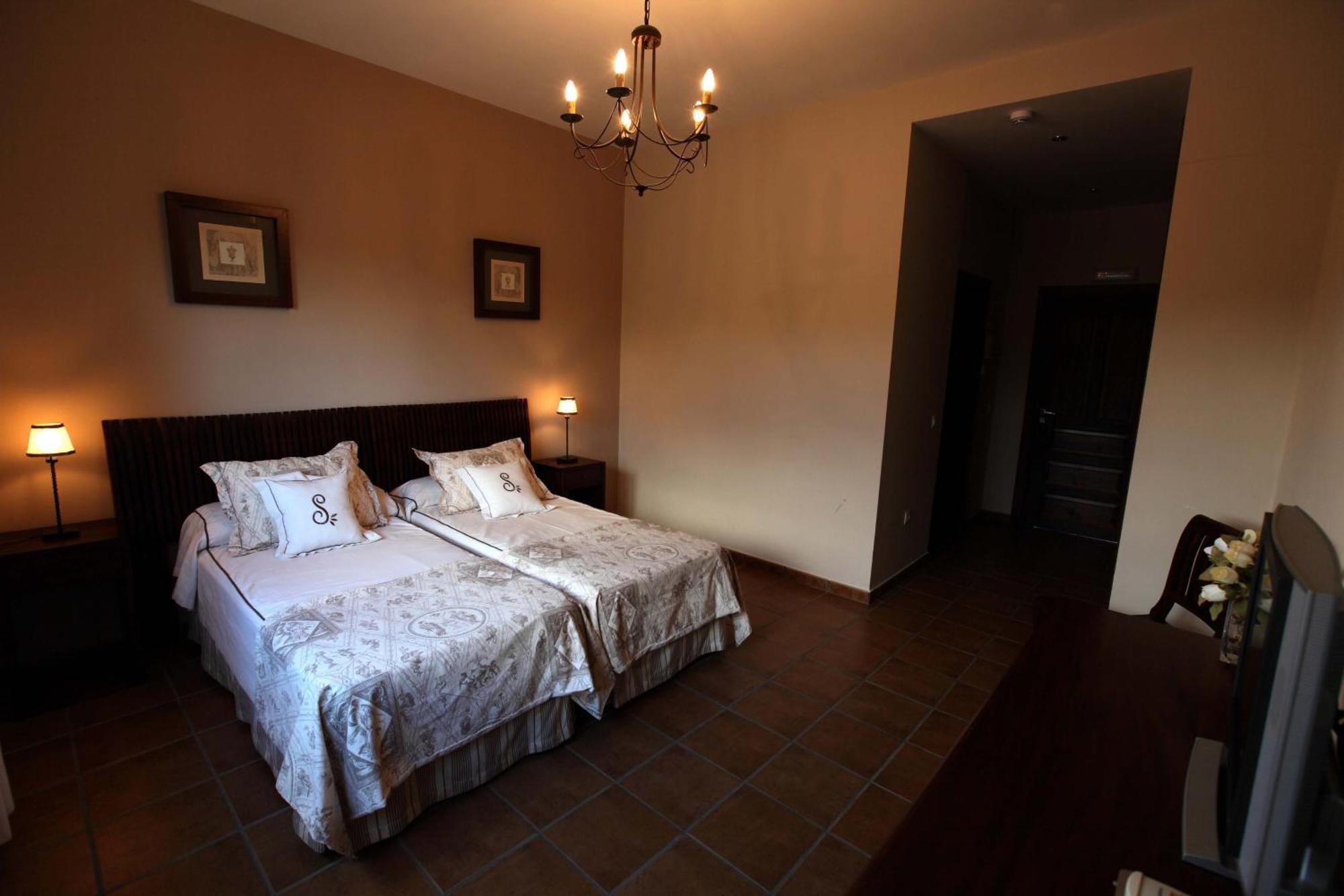 Casa rural La Senda De Enebros Higuera de las Dueñas