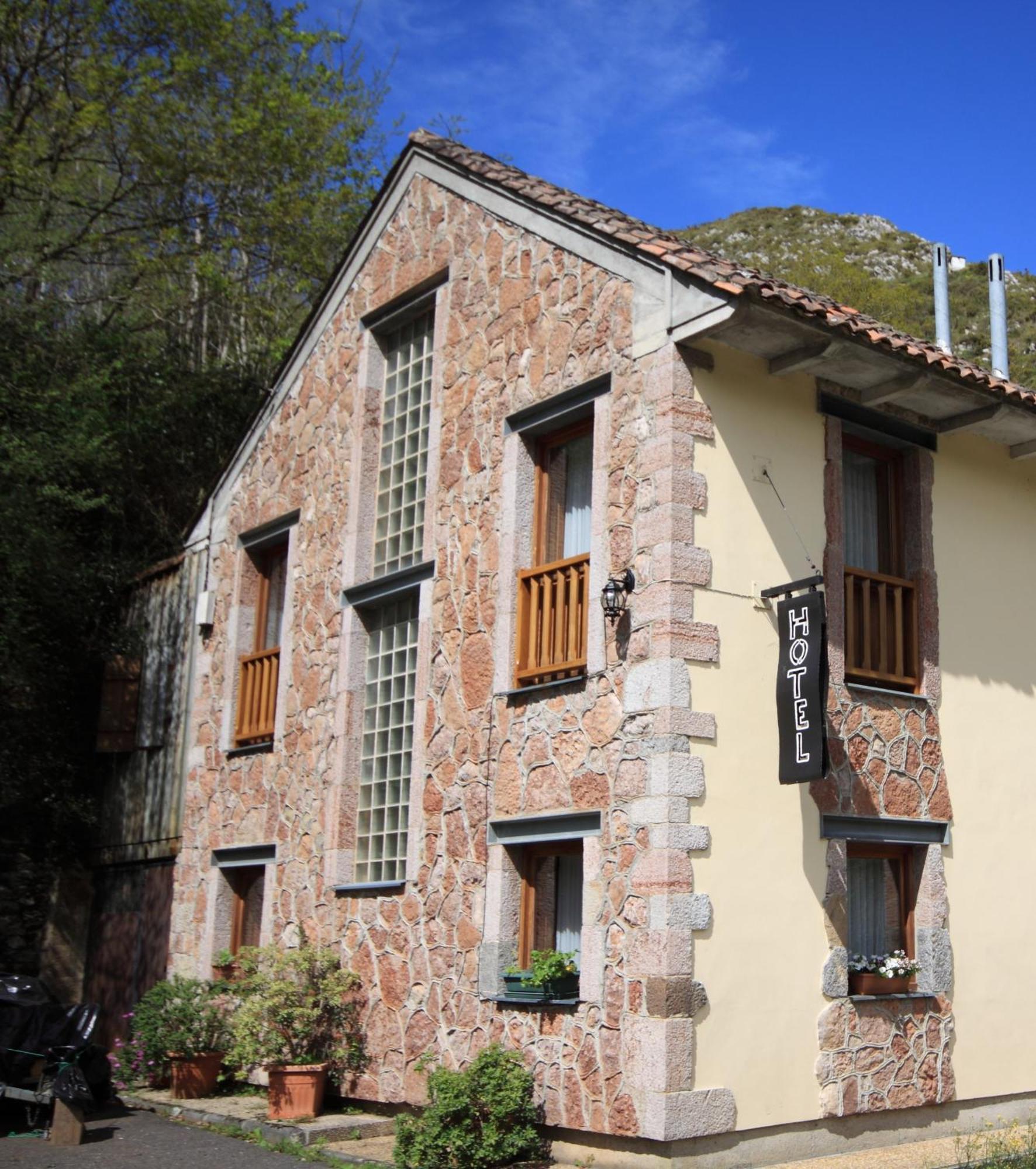 La Salmonera Hotel Caño