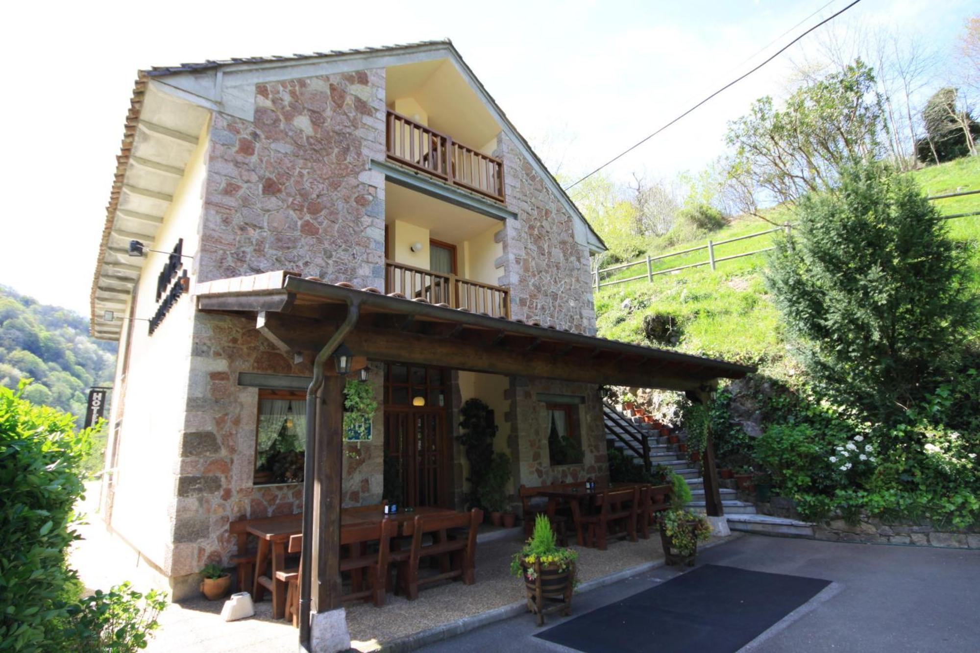 La Salmonera Hotel