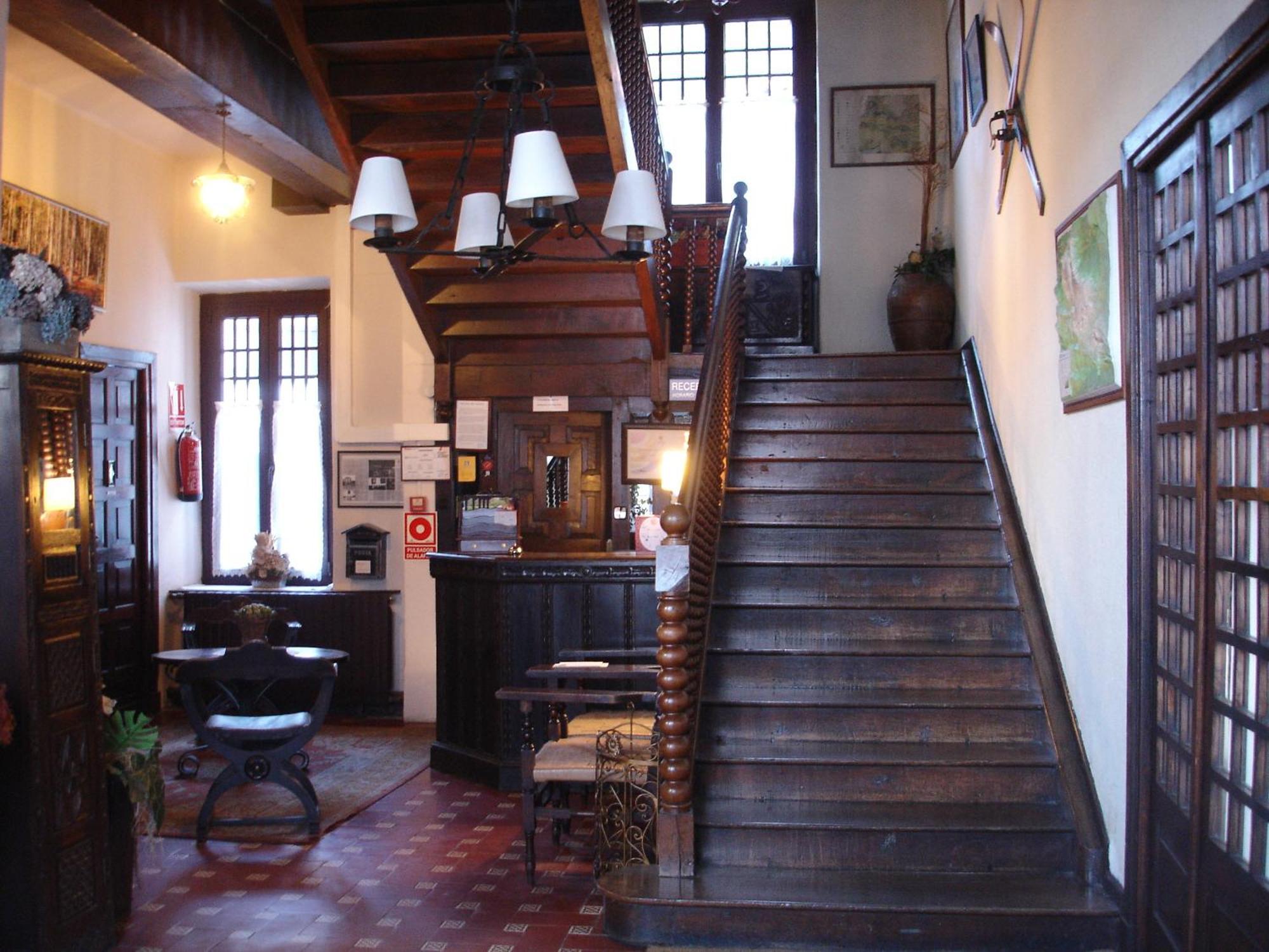 Ayestaran Ii Guest house 2*