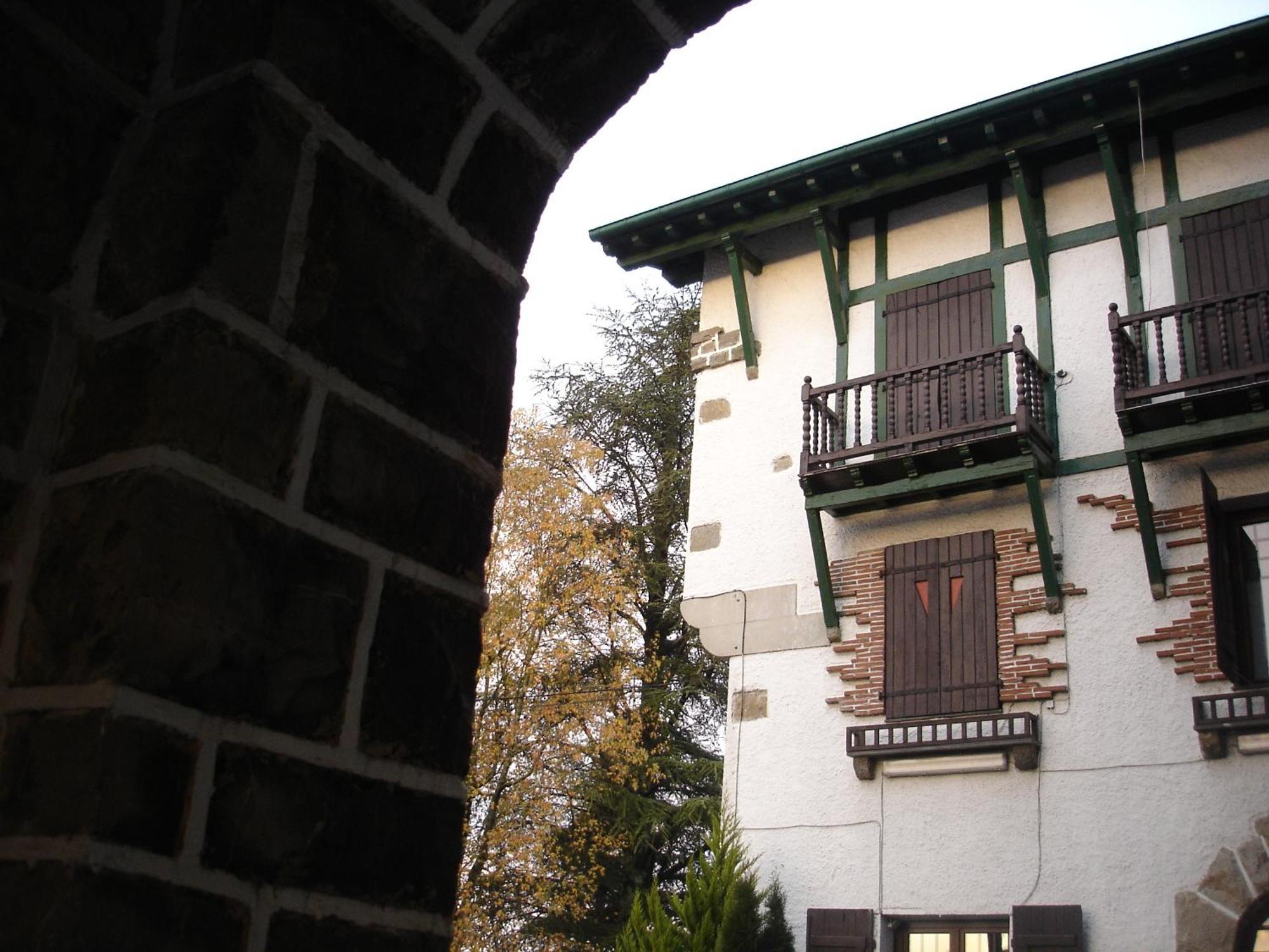 Ayestaran Ii Guest house 2*