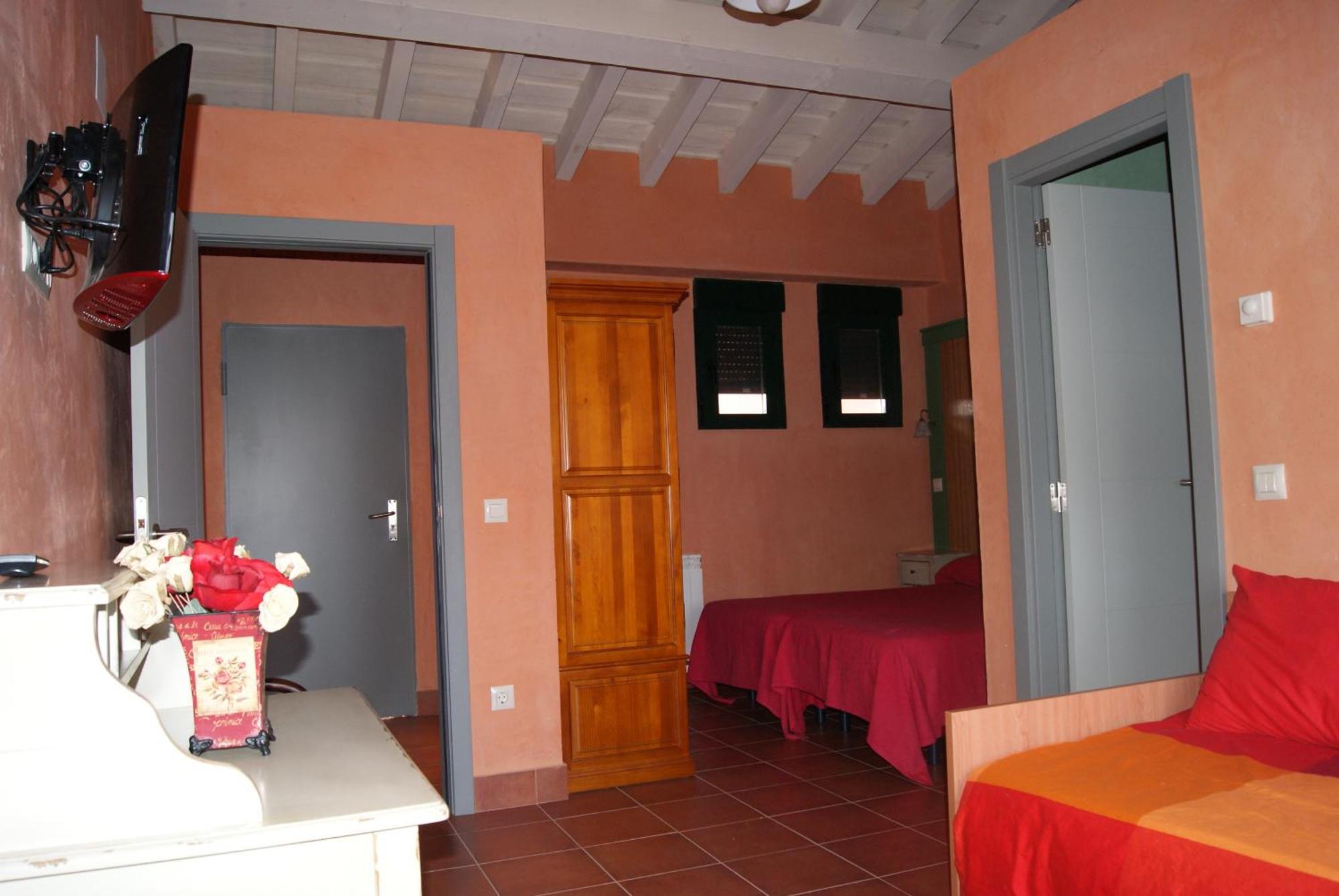 San Miguel Del Valle Amblés Hotel