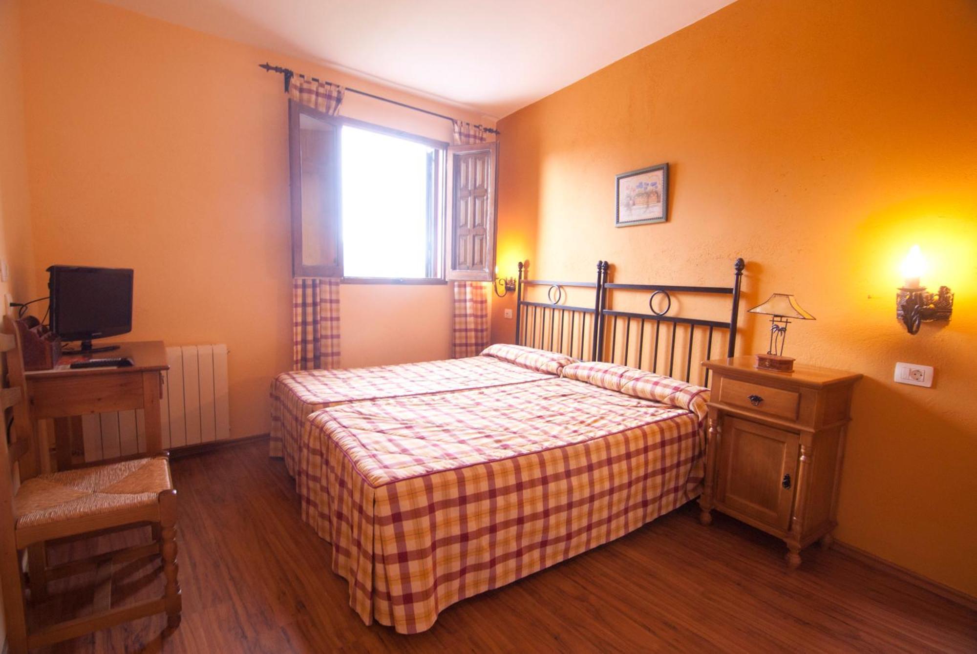 Hostatgeria Sant Jaume Guest house Corachar