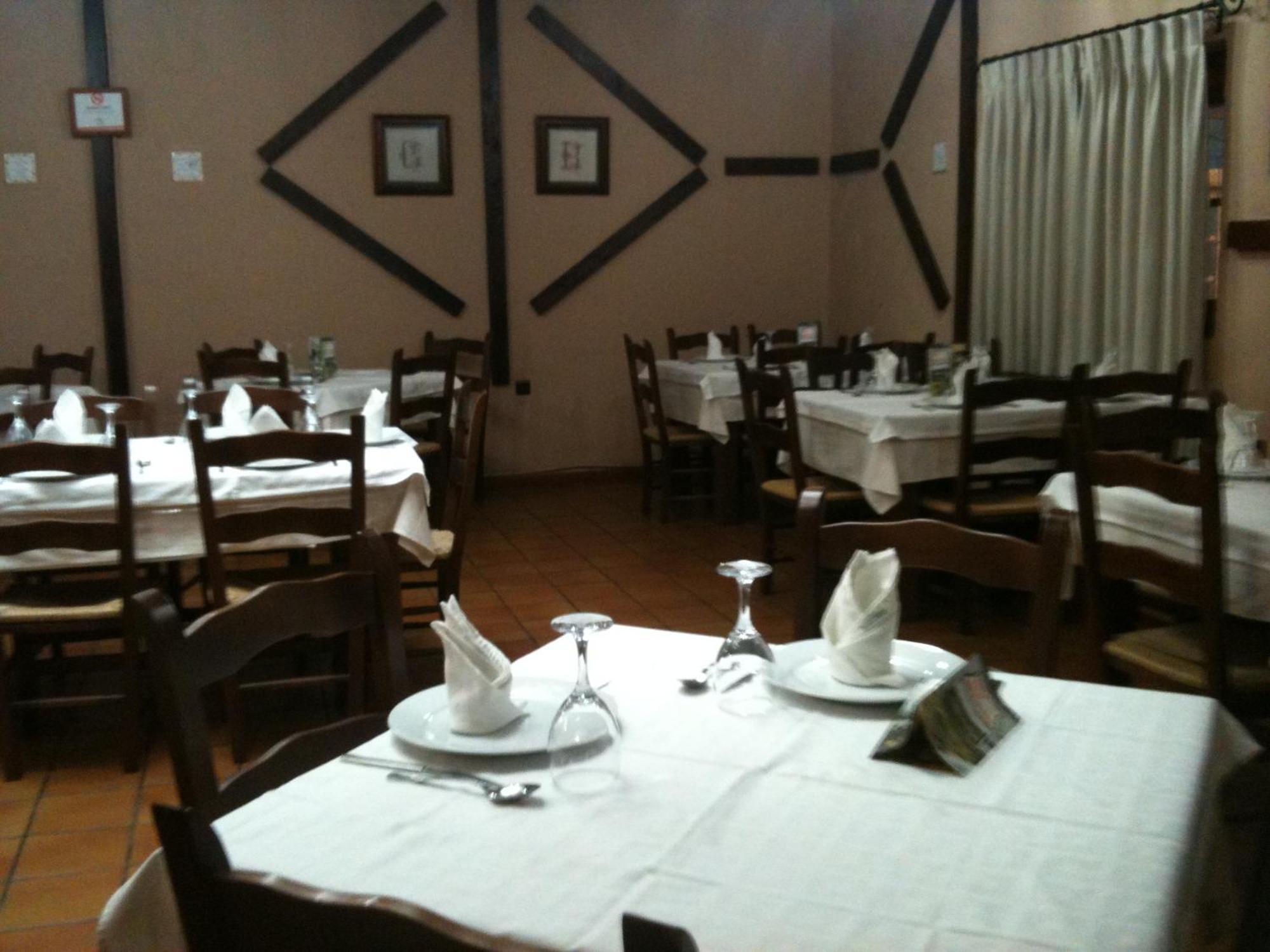 El Tabanco Hotel *