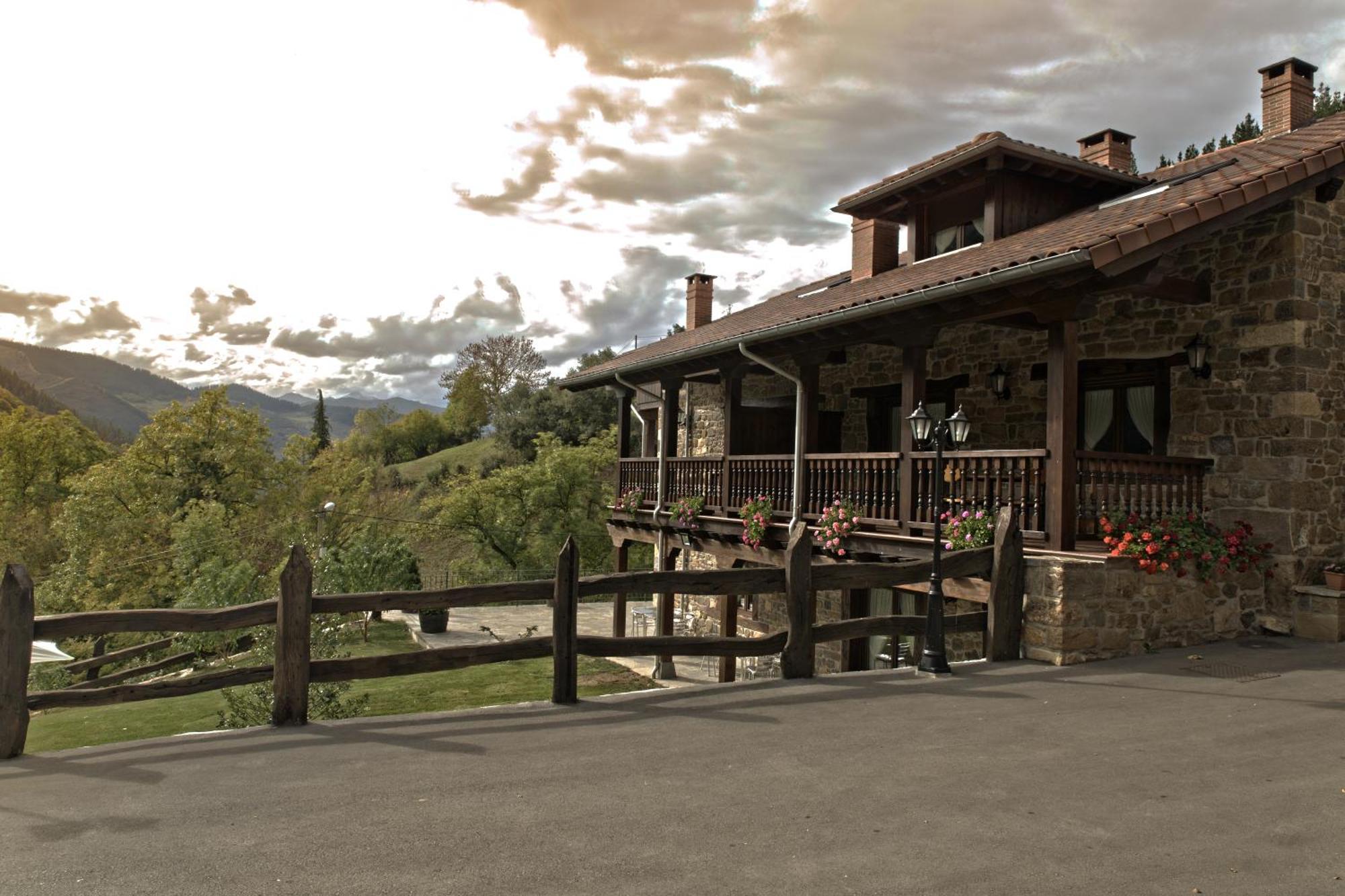 La Dobra De Liebana Apartamento Cambarco