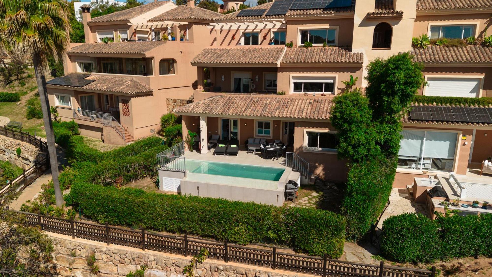 Private Heatable Infinity Pool With Sea Views In La Mairena, Marbella *