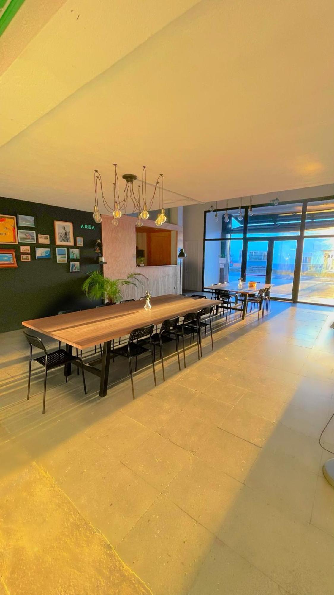 Area Surf House Hostal *