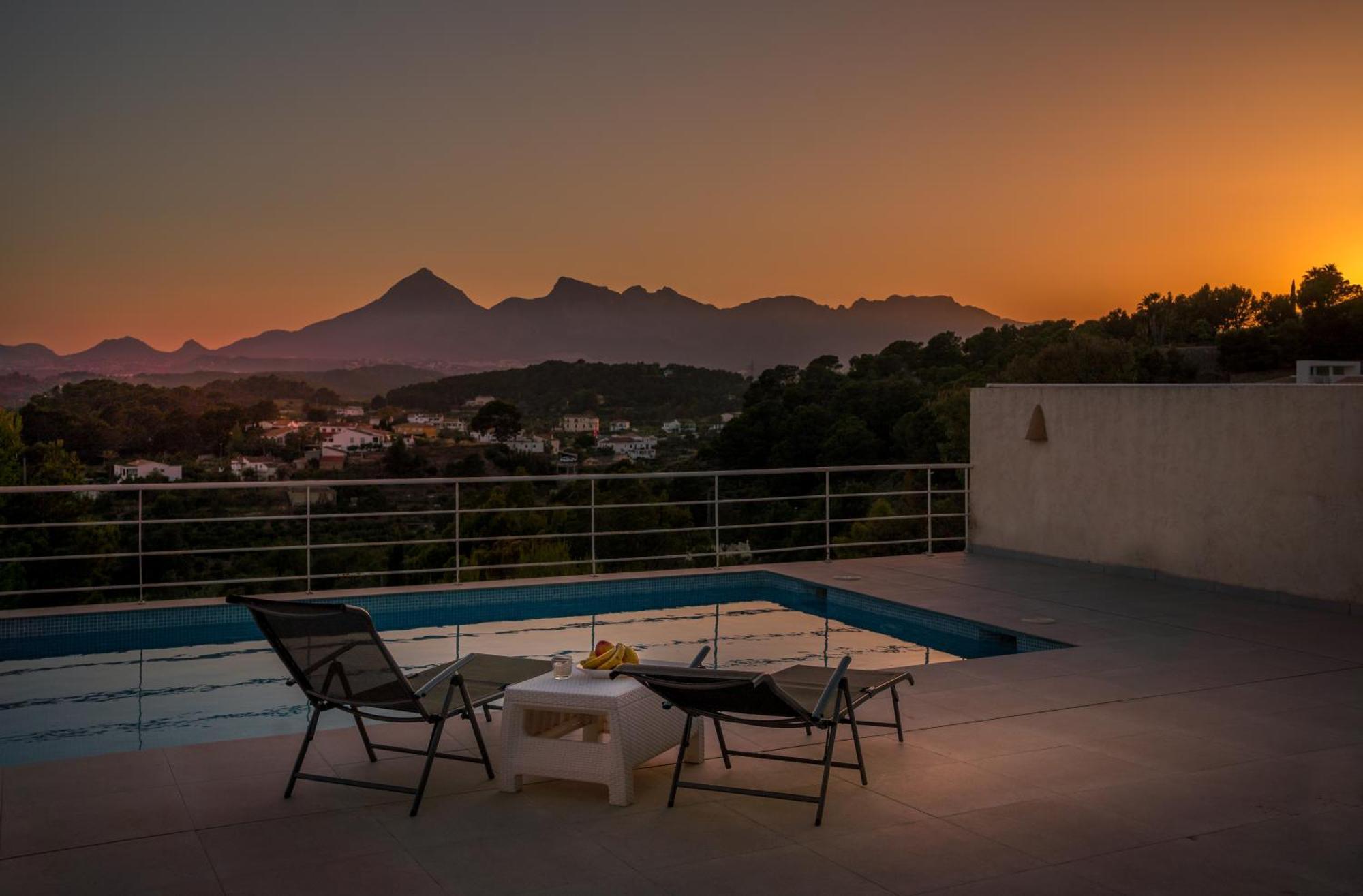 Mimosas Villa *