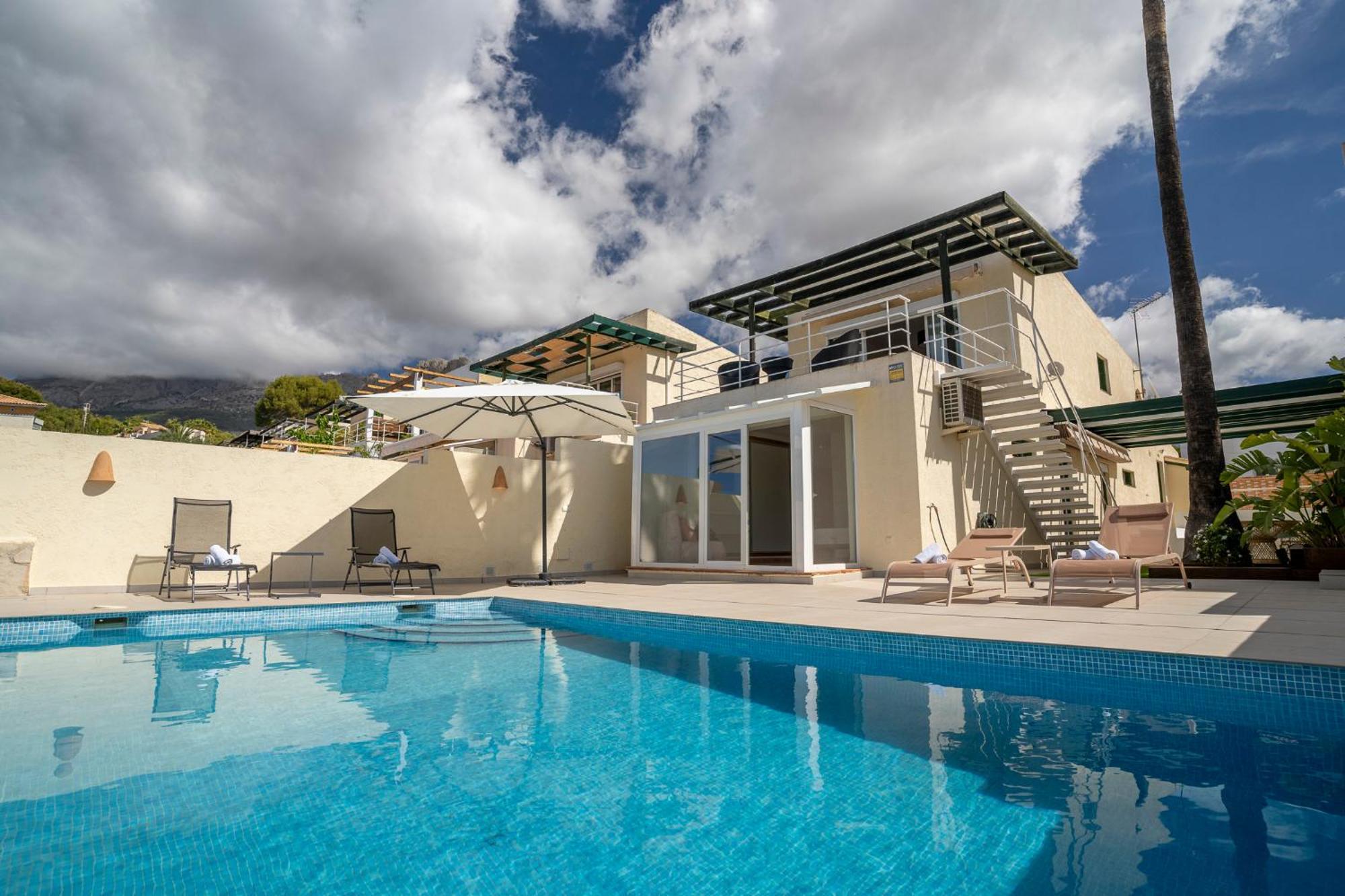Mimosas Villa *