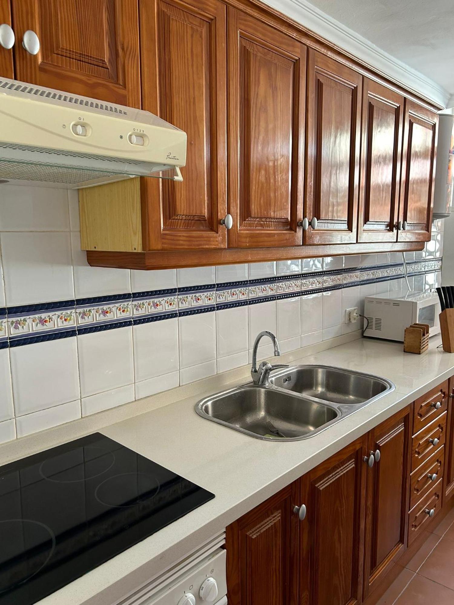 Apartment Prime Beachfront Location, Free Parking, Steps To The *