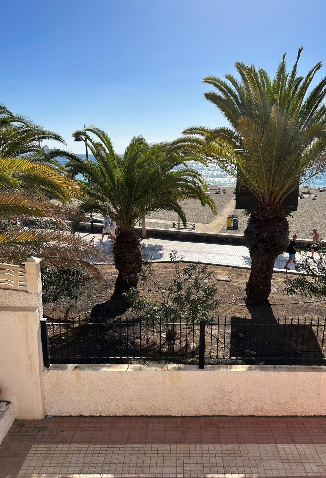 Prime Beachfront Location, Free Parking, Steps To The