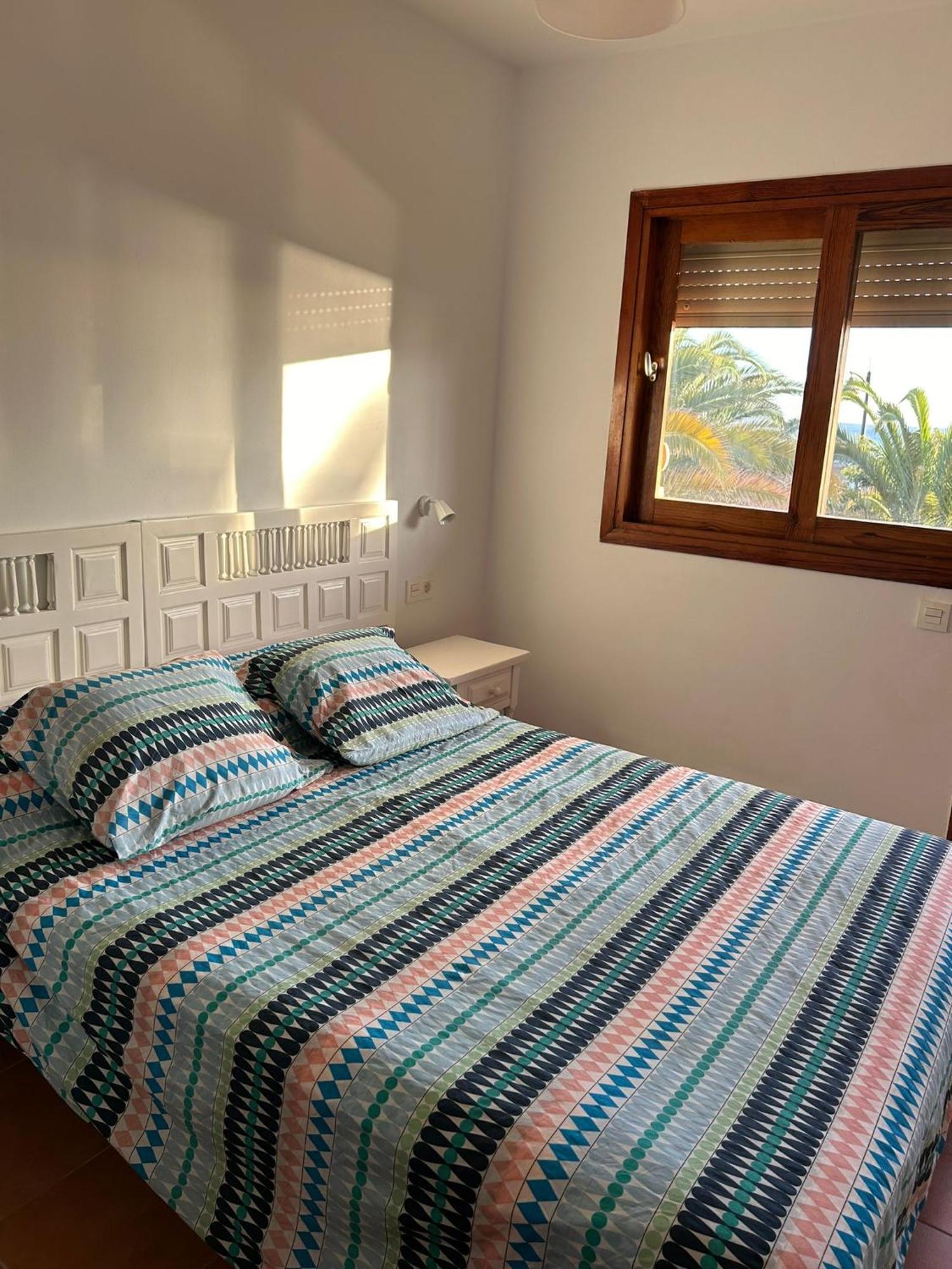 Prime Beachfront Location, Free Parking, Steps To The Apartment