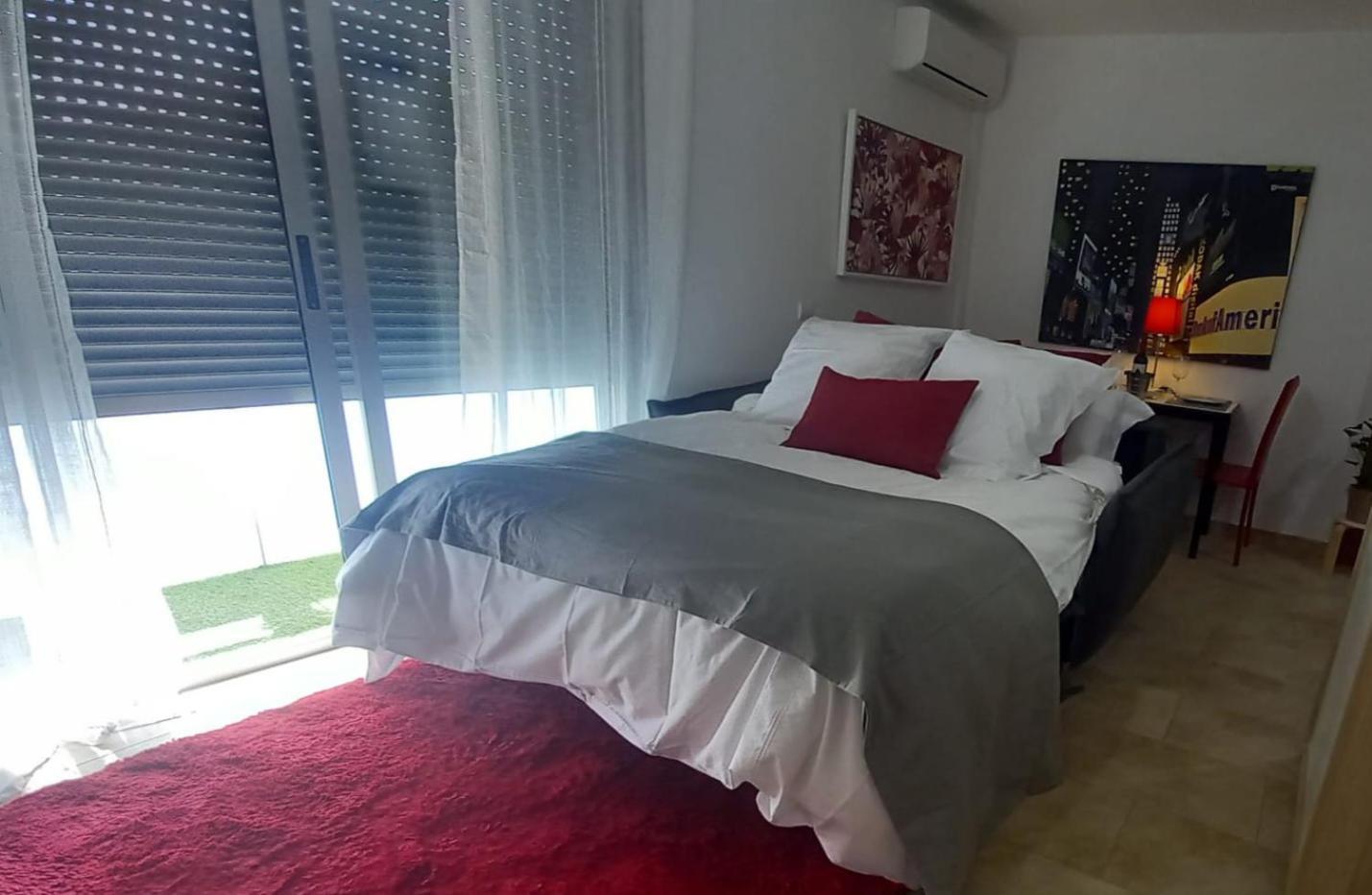 El Estudio De Mariposas,sofa Cama , Cocina Y Bano Apartamento *