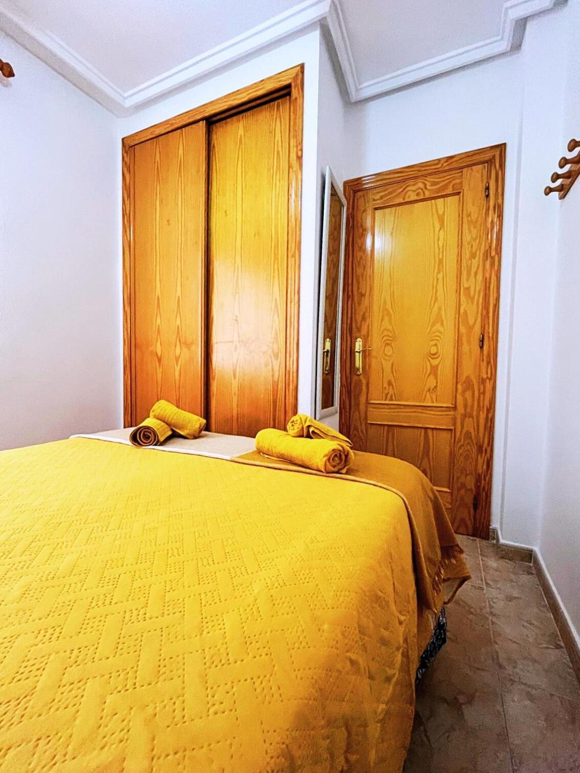 Apartamento Yellow Apartment-la Mata -2 Min To Beach, Private Garage *