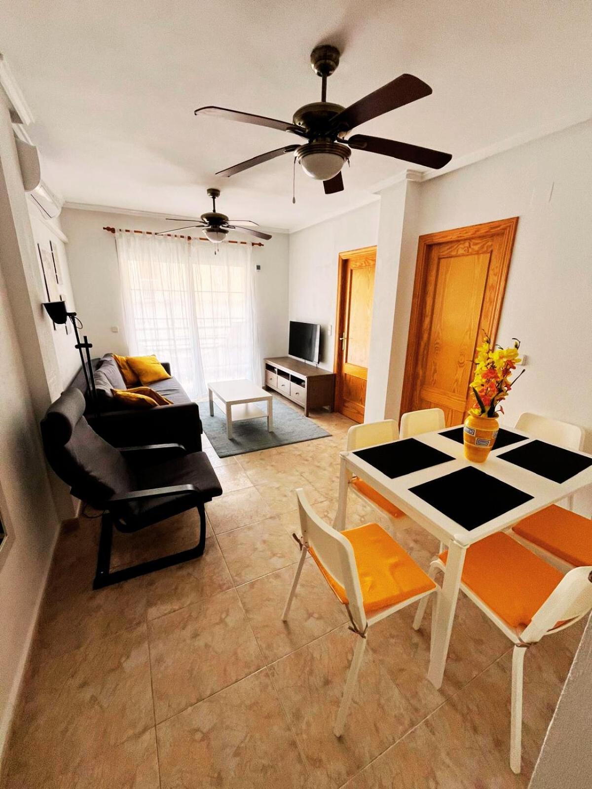 Yellow Apartment-la Mata -2 Min To Beach, Private Garage Apartamento