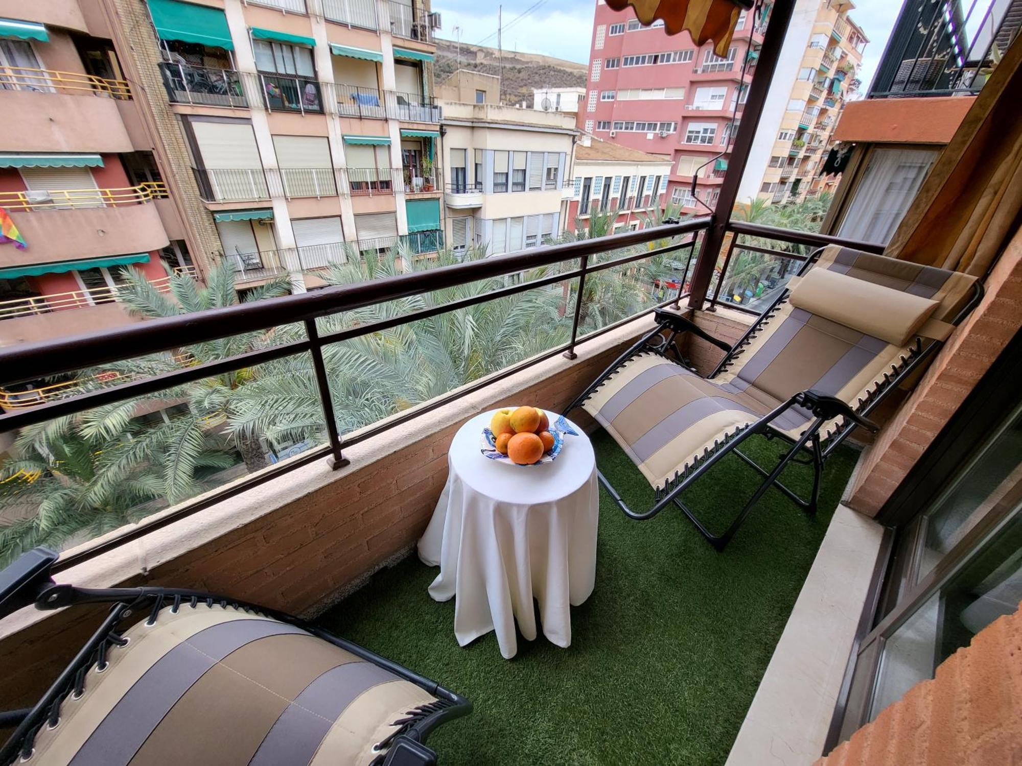 Habitación en casa particular Amistosa, Habitacion Con Balcon, Alicante, Playa, Centro, Rambla, Mercado Alicante