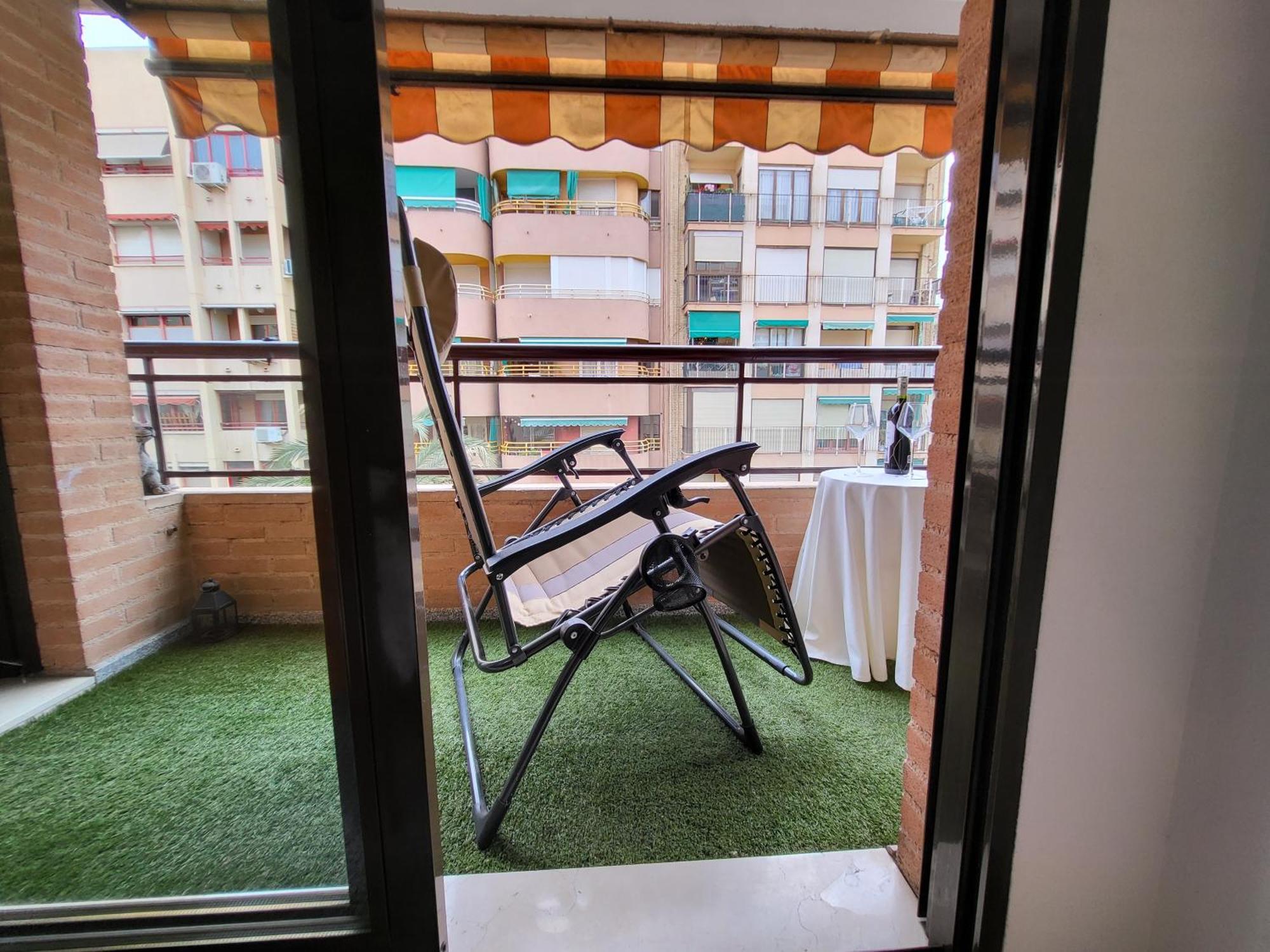 Amistosa, Habitacion Con Balcon, Alicante, Playa, Centro, Rambla, Mercado Habitación en casa particular Alicante