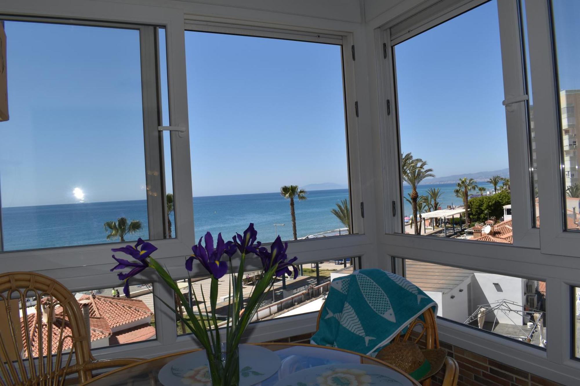 Fantastic Studio - Beachfront *