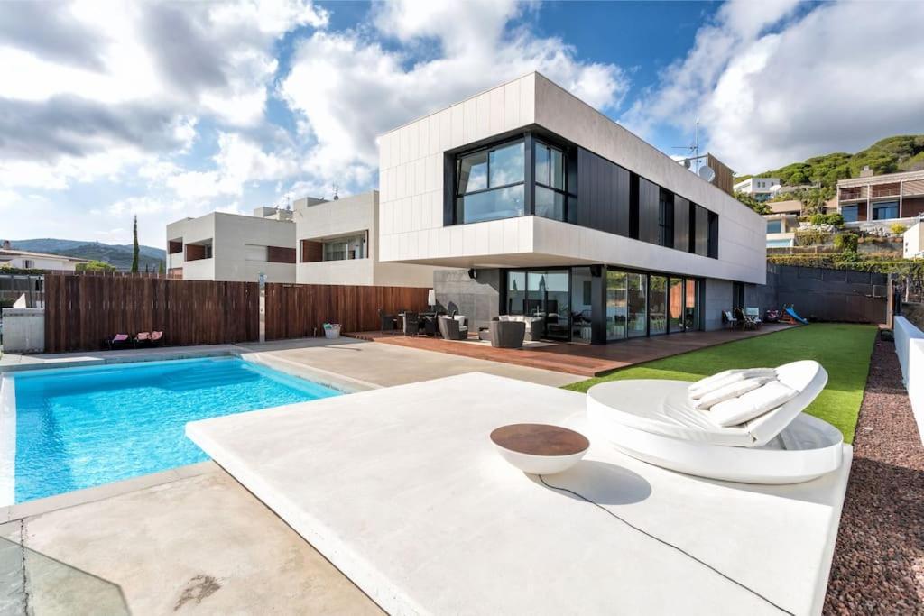 La Blanca Luxury Barcelona & Costa Brava Villa *