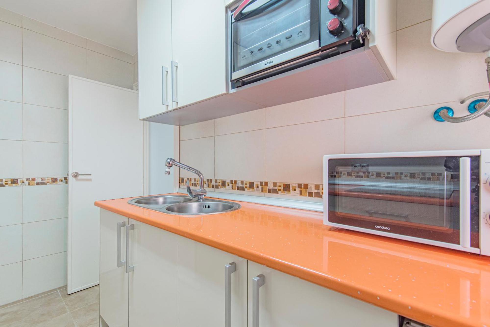 Apartamento Primera Linea Playa, Plaza Garaje Y Piscina Torrenueva (Andalusia)