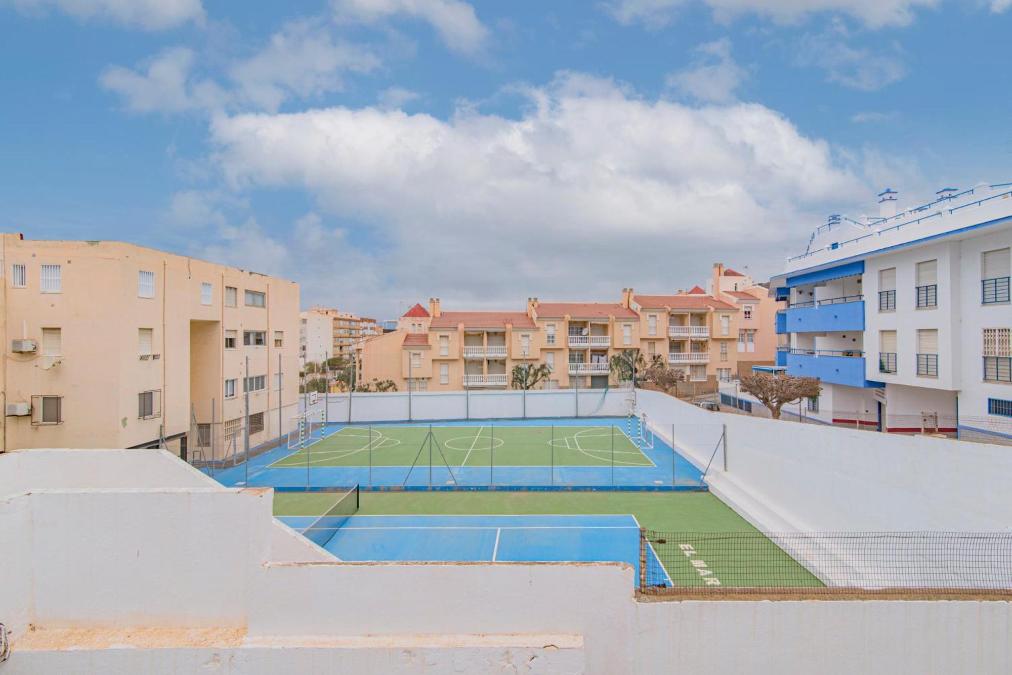 Primera Linea Playa, Plaza Garaje Y Piscina Apartamento Torrenueva (Andalusia)