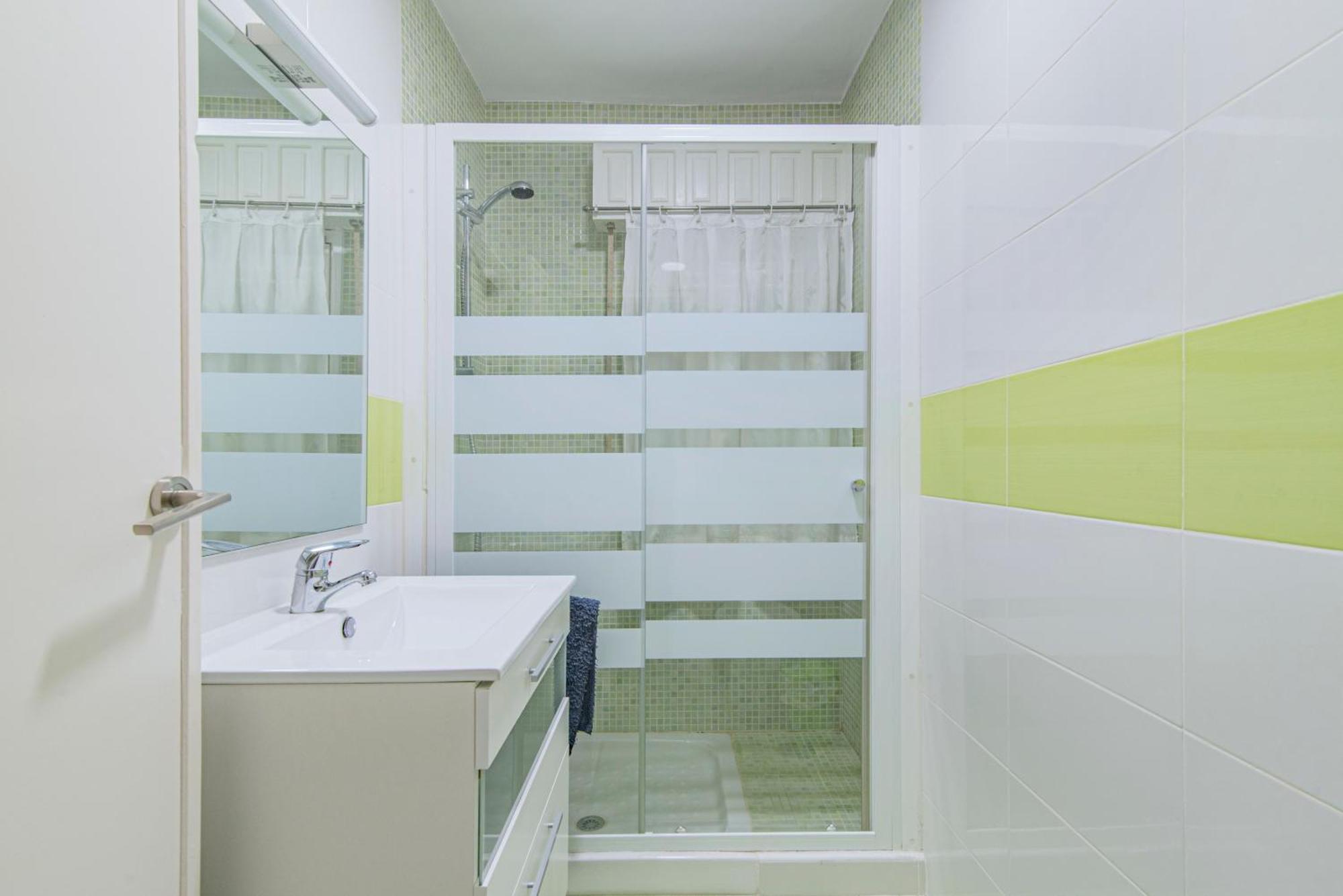 Apartamento Primera Linea Playa, Plaza Garaje Y Piscina Torrenueva (Andalusia)