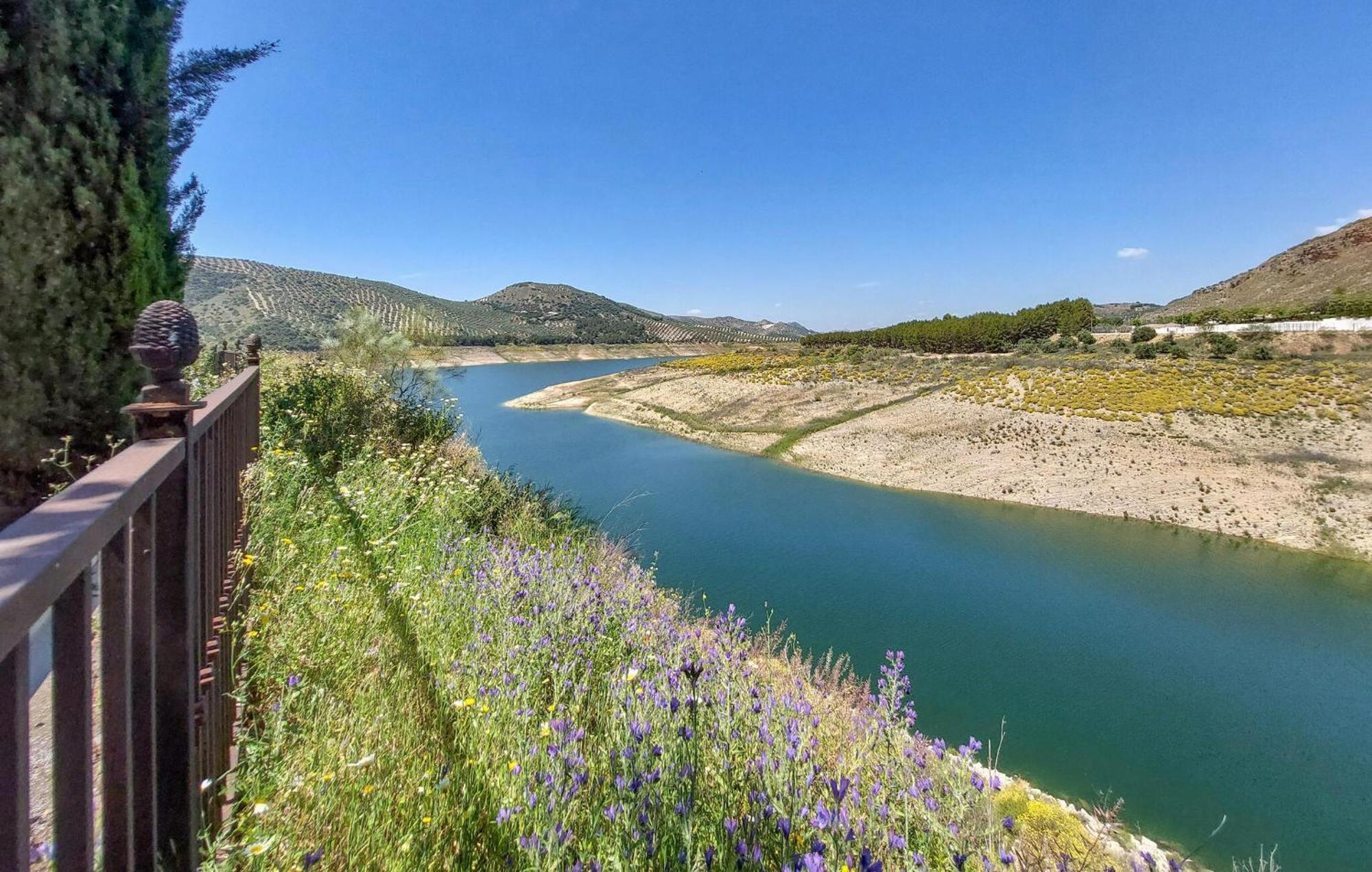 Сasa de vacaciones 4 Bedroom Cozy In Iznájar