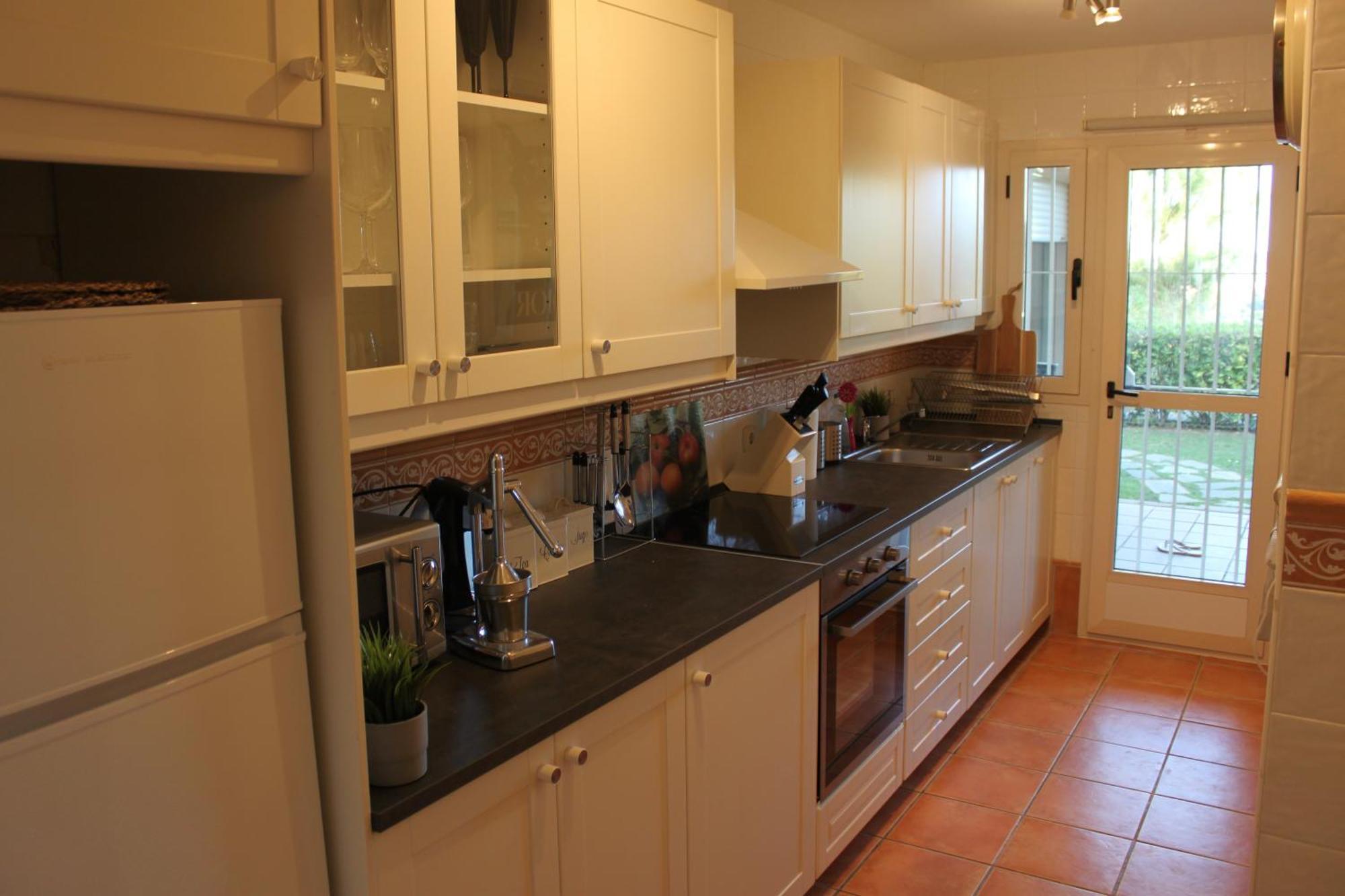 Elegant And Spacious Garden With Beautiful Views