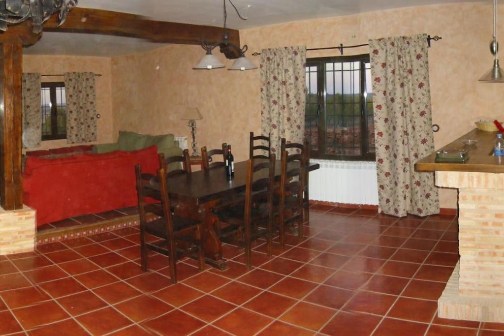 Сasa de vacaciones Gran Casa, Lagunas De Ruidera, Bbq, Porche, Chimenea *