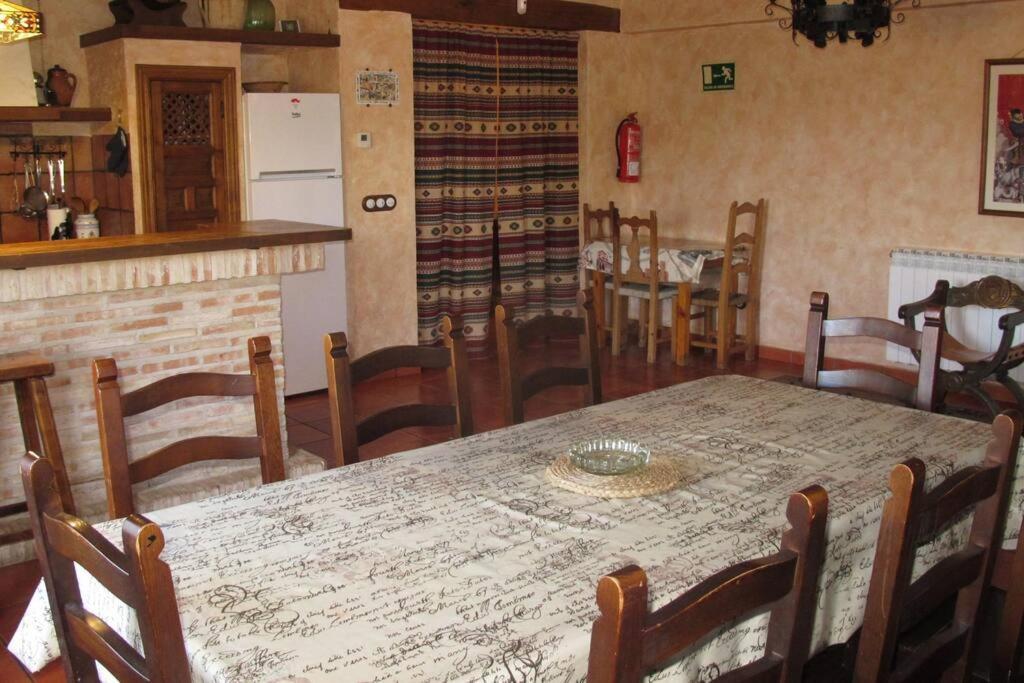 Сasa de vacaciones Gran Casa, Lagunas De Ruidera, Bbq, Porche, Chimenea *