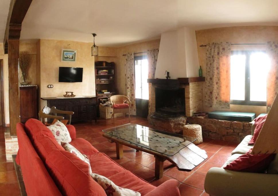 Сasa de vacaciones Gran Casa, Lagunas De Ruidera, Bbq, Porche, Chimenea Ruidera