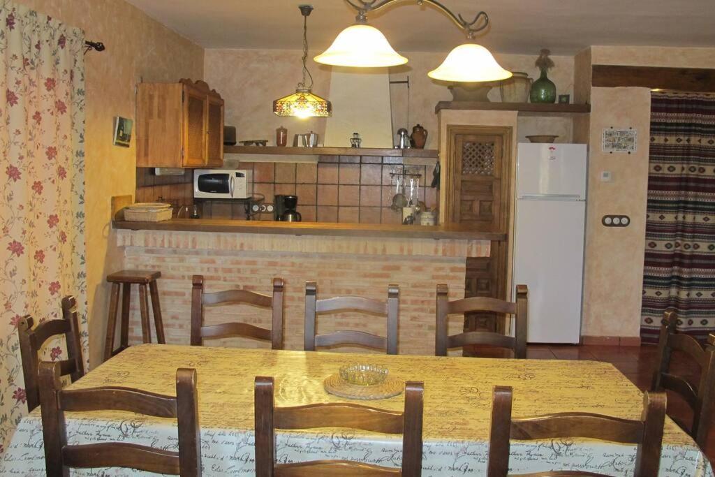 Gran Casa, Lagunas De Ruidera, Bbq, Porche, Chimenea Сasa de vacaciones Ruidera