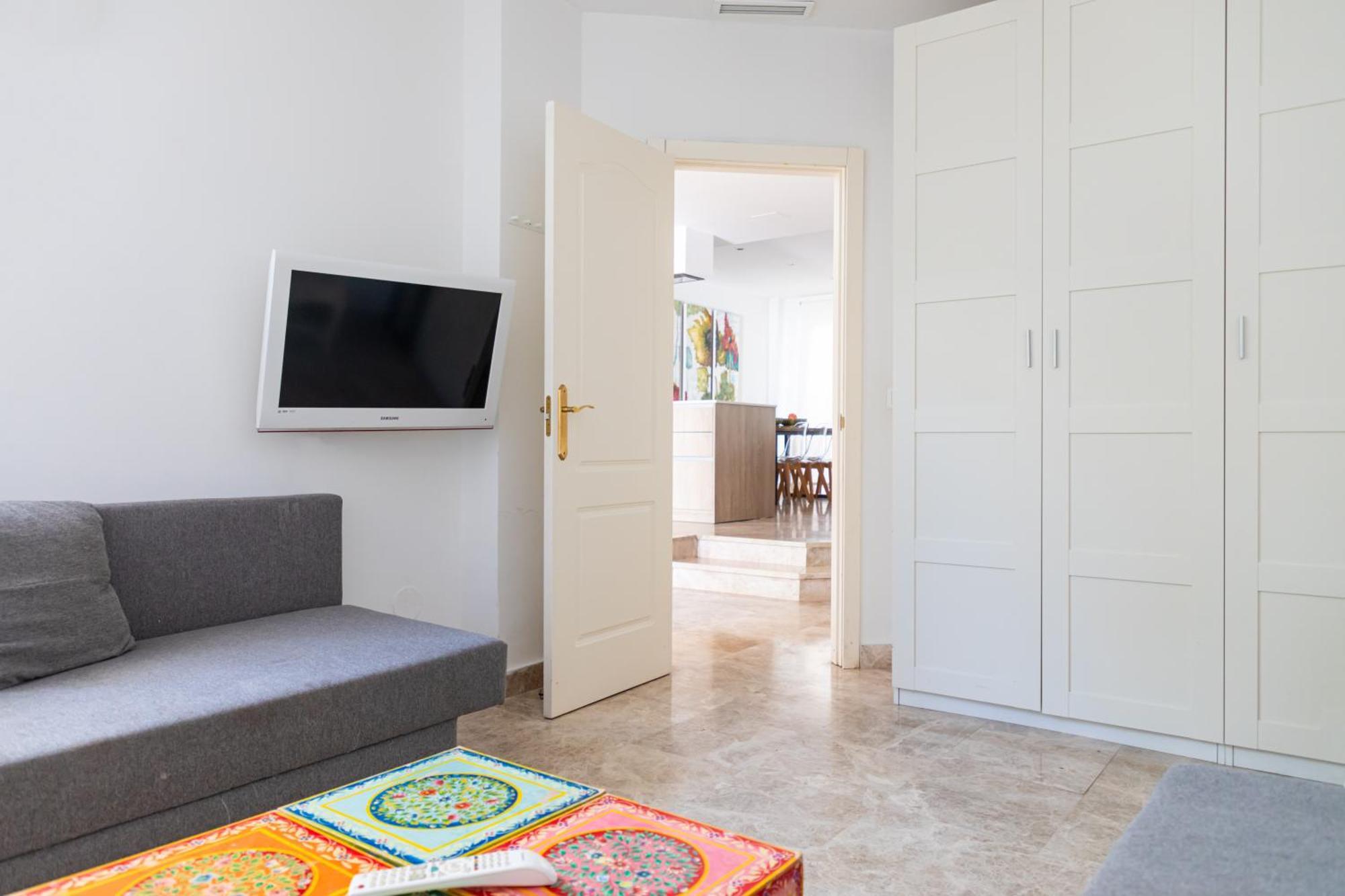 Ab - Chic House
